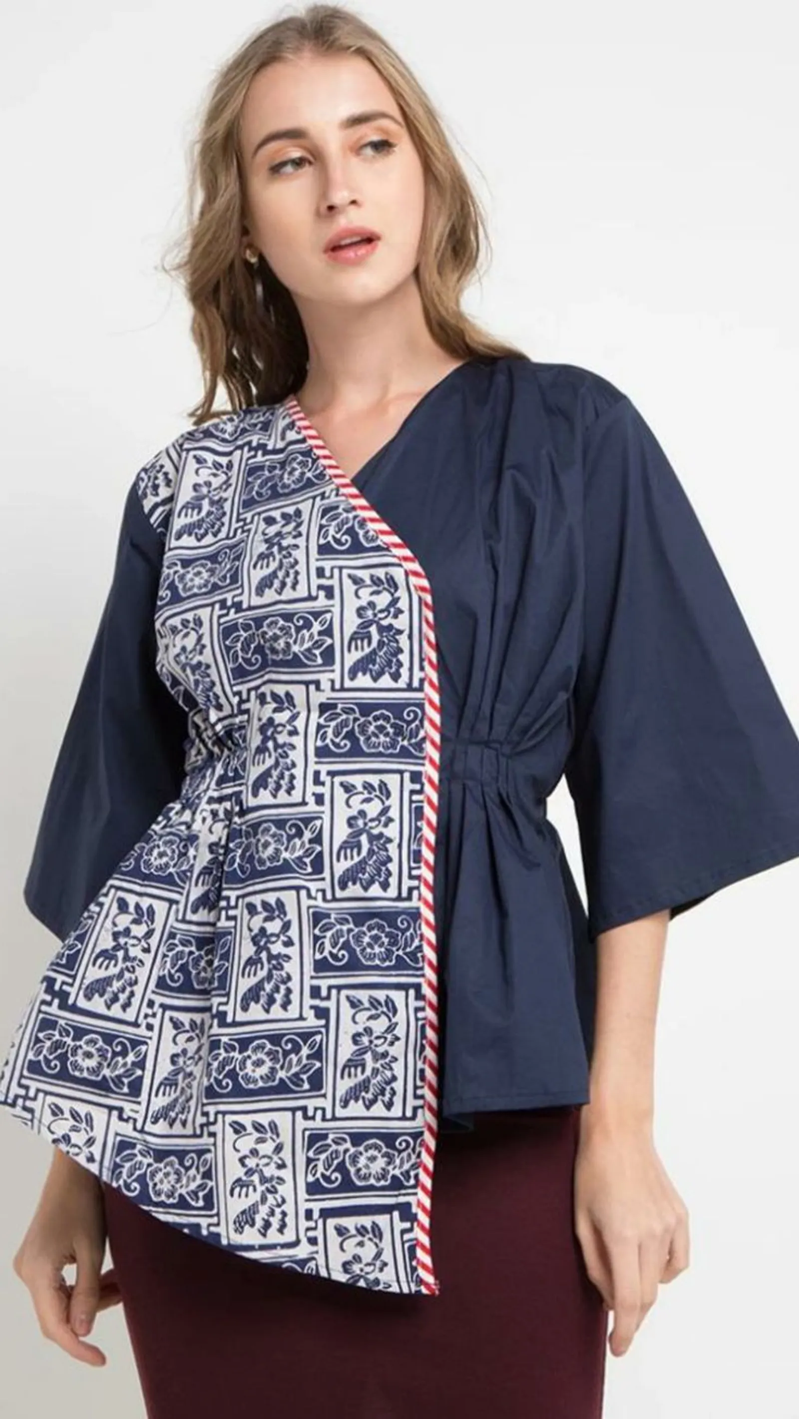 13 Model Baju Batik Kombinasi Kain Polos untuk Perempuan Terbaru