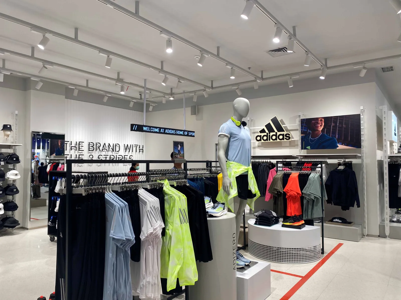 Toko adidas Berkonsep Home of Sport Hadir di AEON Mall BSD