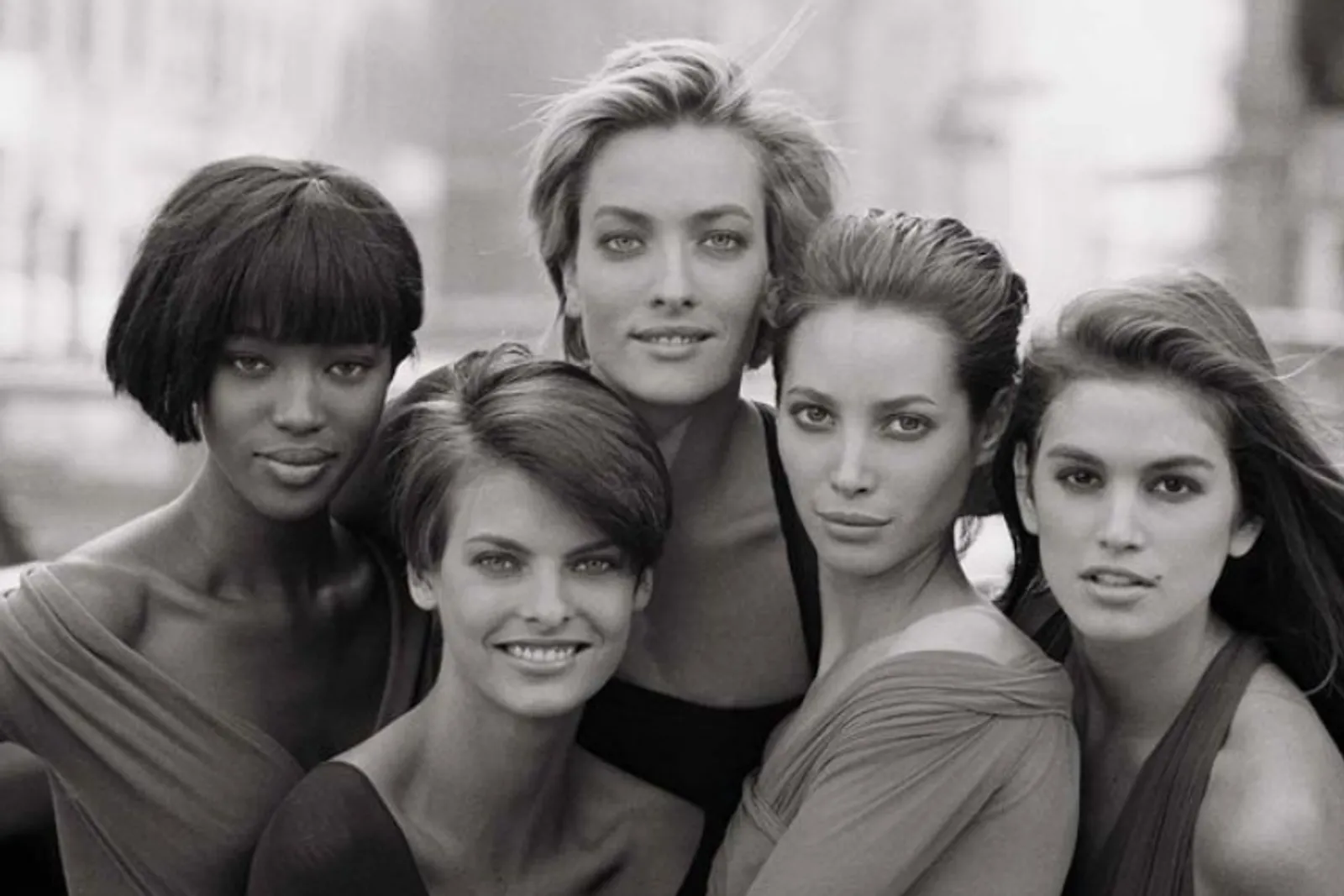 5 Gaya Timeless Para ‘The Original Supermodel’ yang Ikonik