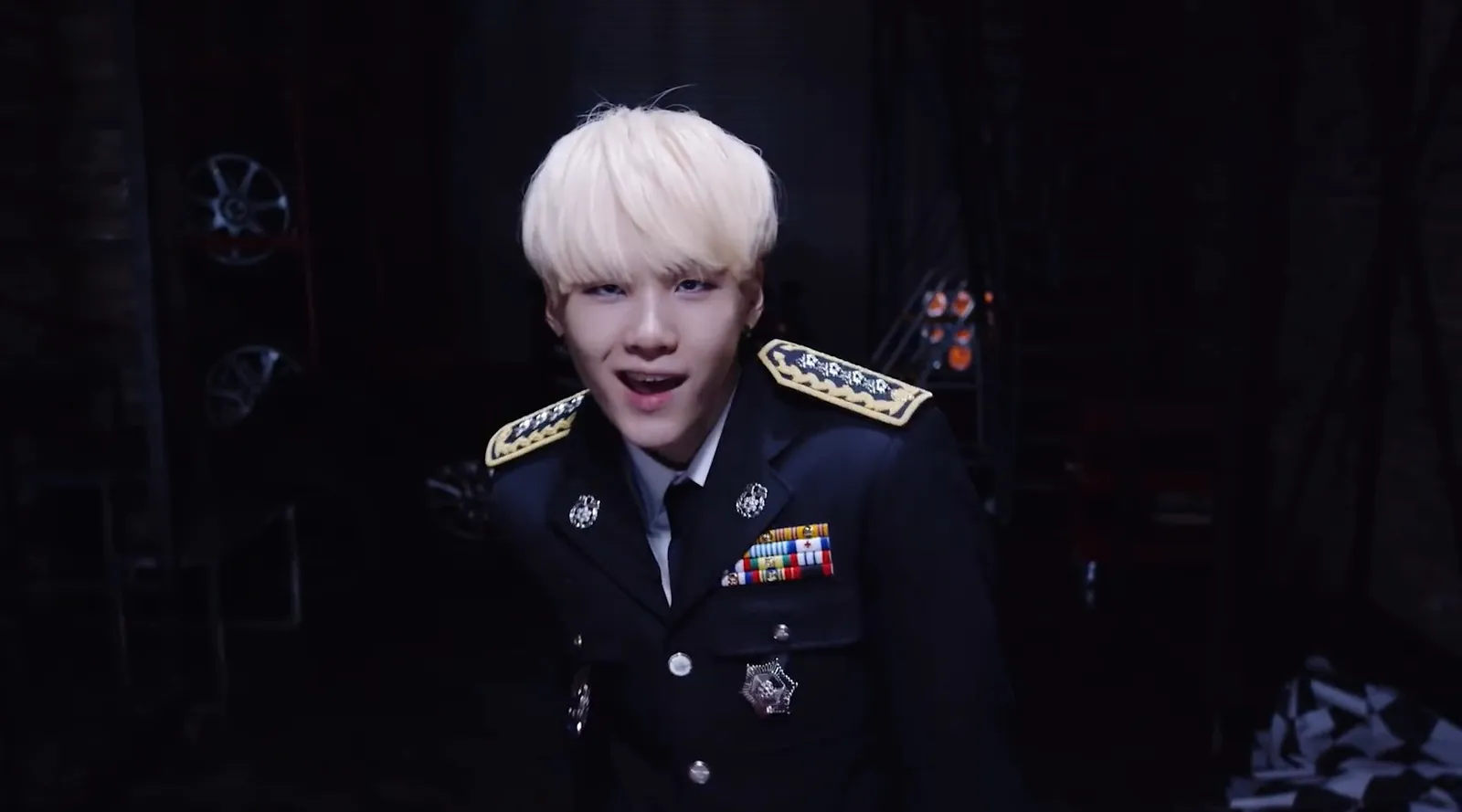 Throwback Perubahan Gaya Suga ‘BTS’ di MV Awal Debut hingga Terbaru