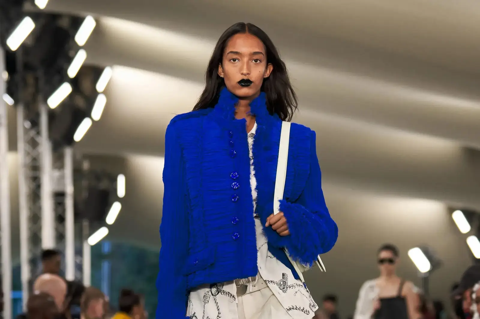 7 Inspirasi OOTD Stylish dari Runway London Fashion Week