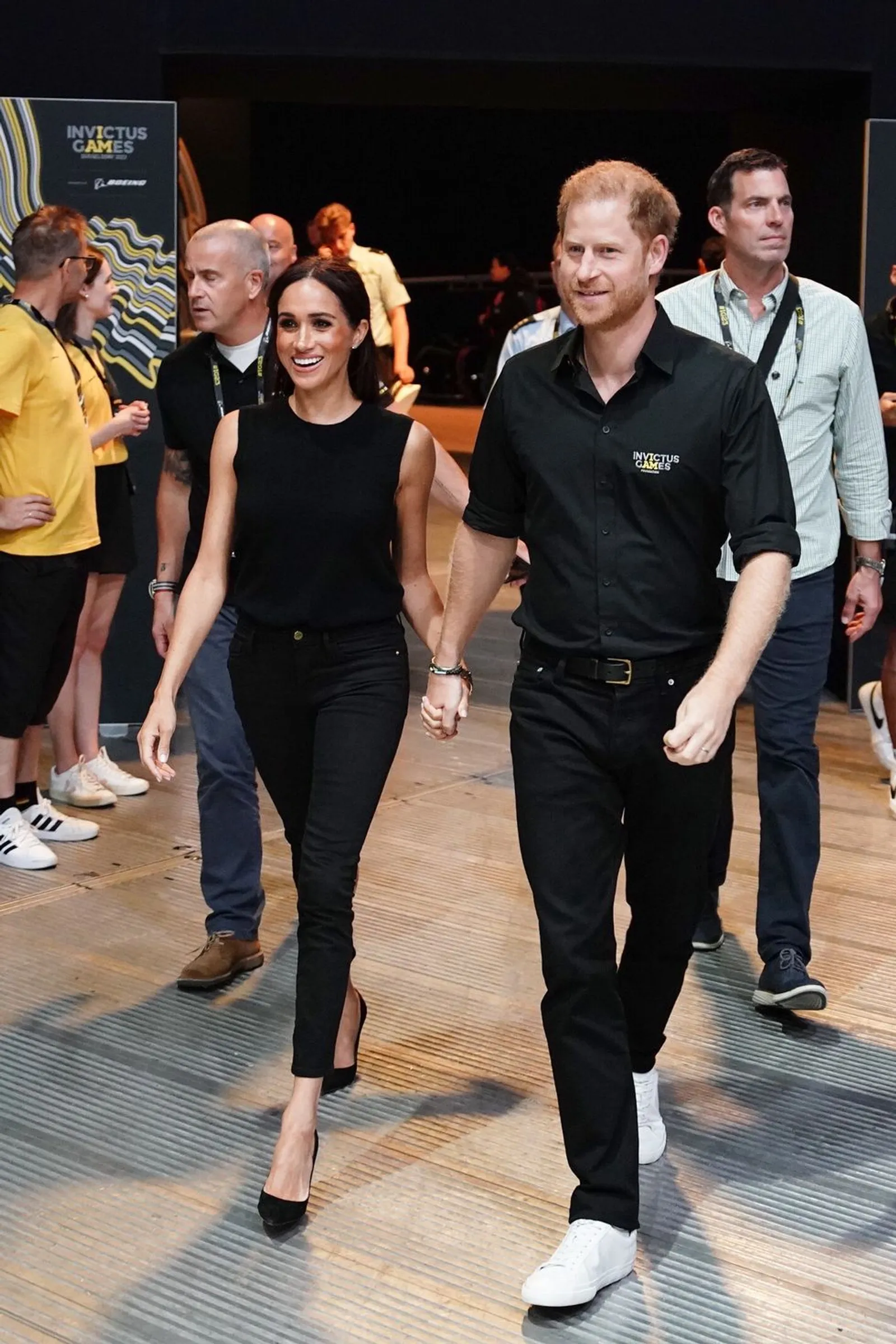 9 Penampilan Matching Meghan Markle dengan Padu-padan 'Stealth Wealth'