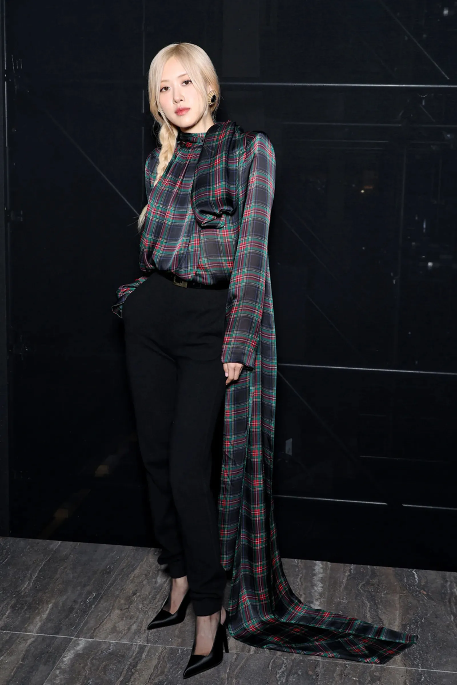 Gaya Para Artis di Fashion Show Saint Laurent Spring/Summer 2024