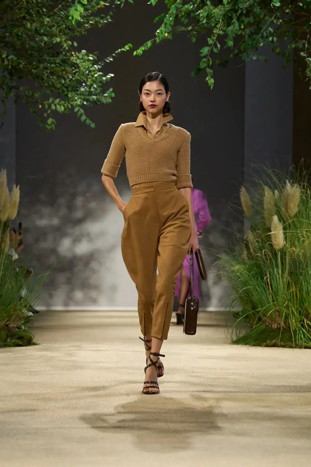 7 Inspirasi OOTD Stylish dari Runway Milan Fashion Week