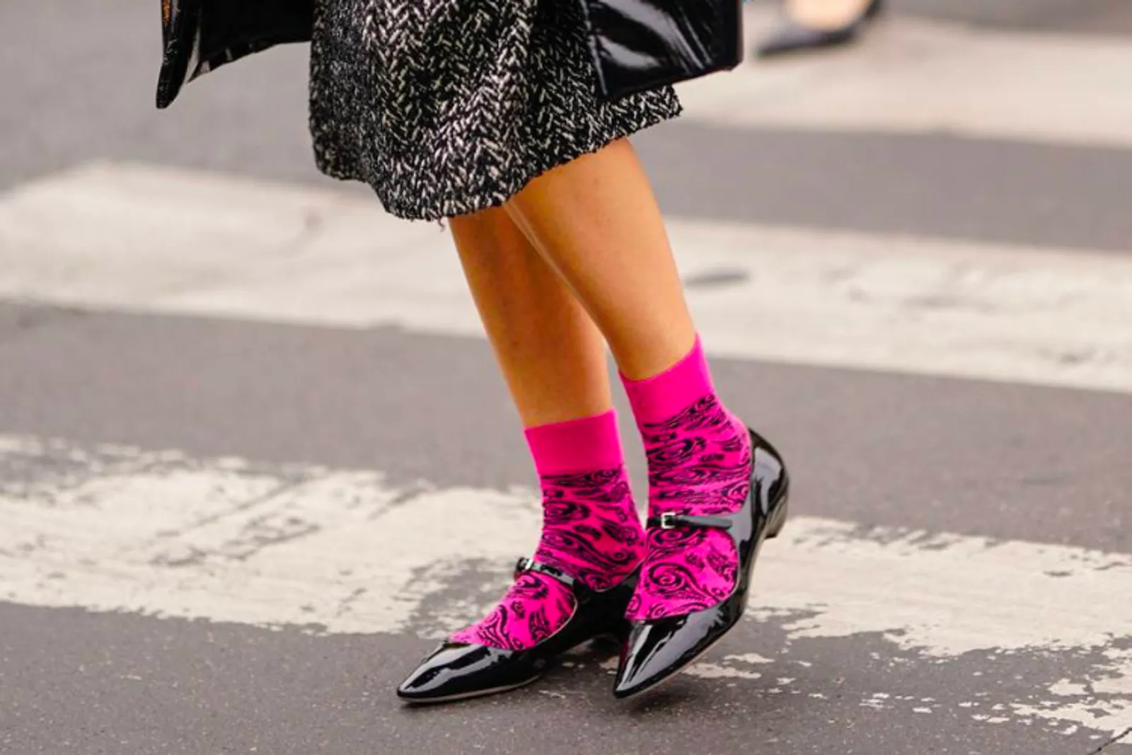 Intip Tren Kaus Kaki Catchy di Street Style Fashion Week Musim Ini