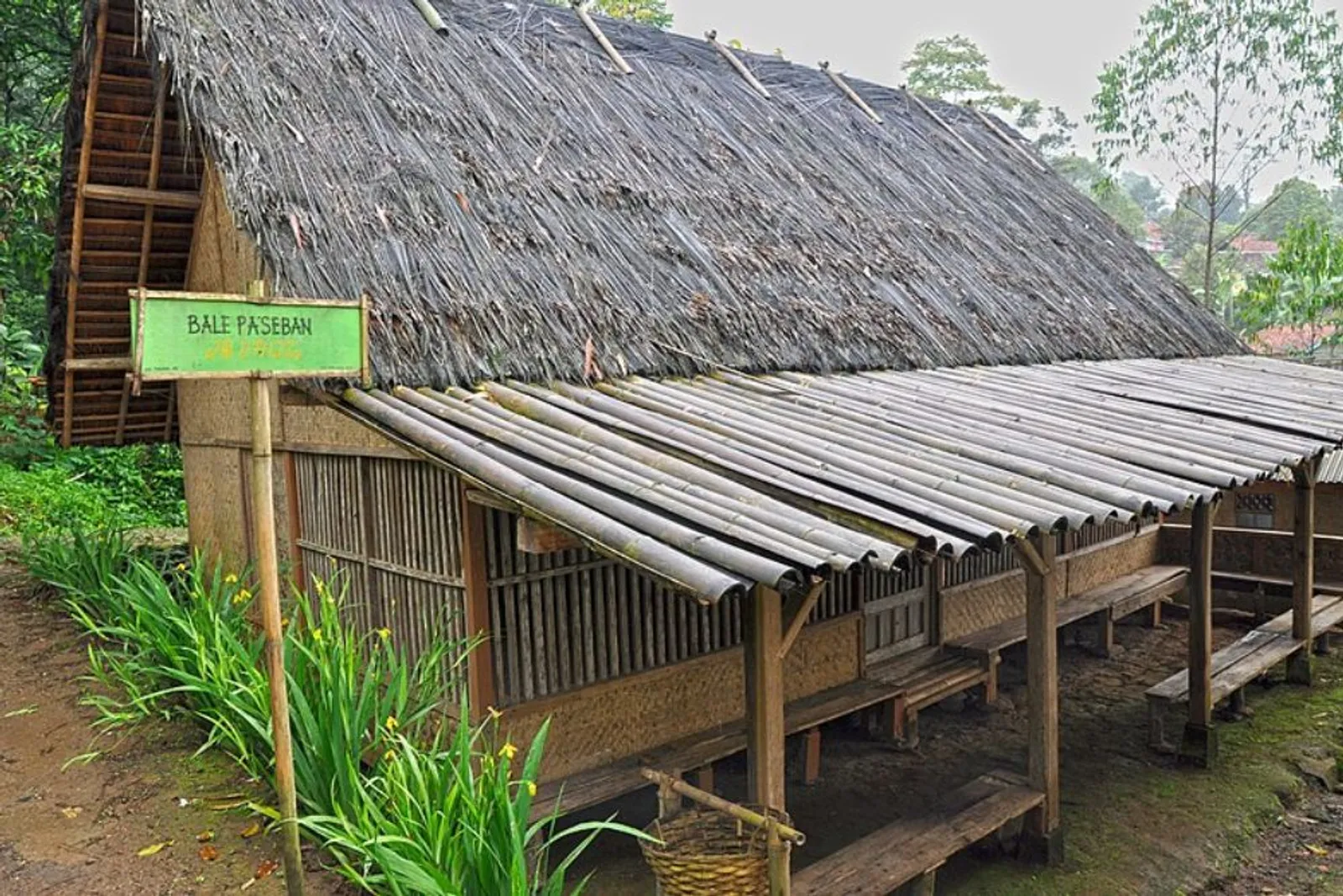 7 Rumah Adat Jawa Barat, Terinspirasi dari Binatang