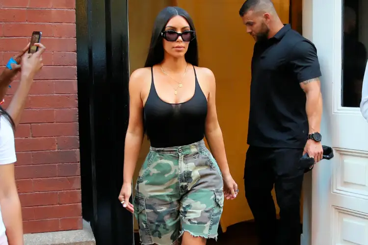 5 Gaya Selebriti Hollywood Kenakan Camo Pants a La Militer