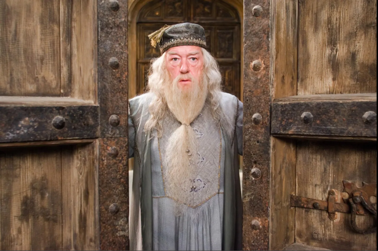 6 Film Terbaik Michael Gambon, Sang Dumbledore yang Meninggal Dunia