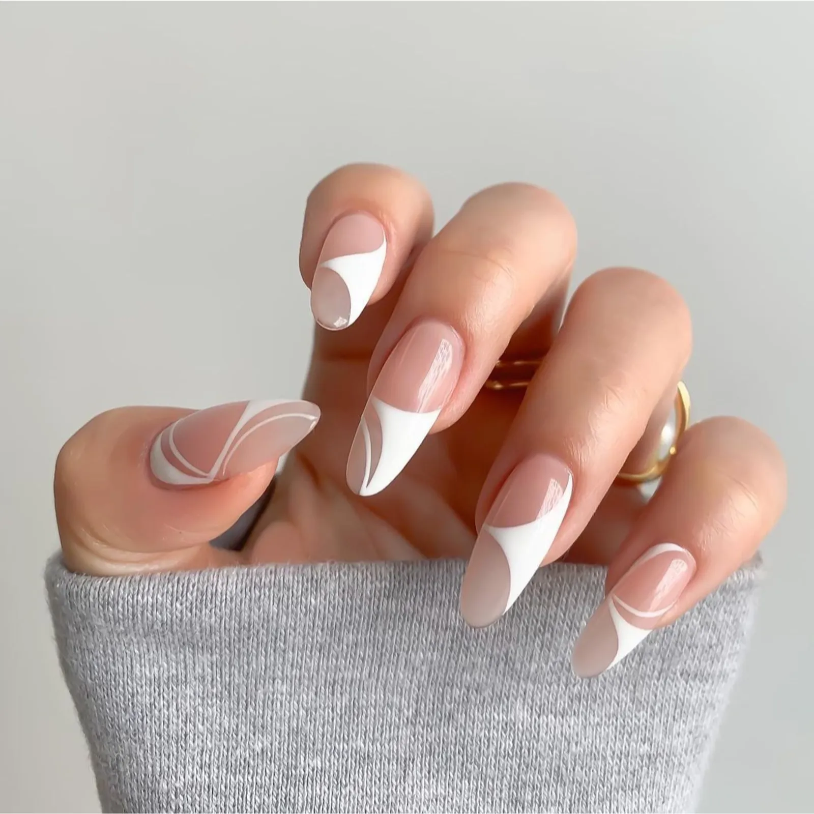 Inspirasi Balletcore Nail Art yang Menarik untuk Dicoba   