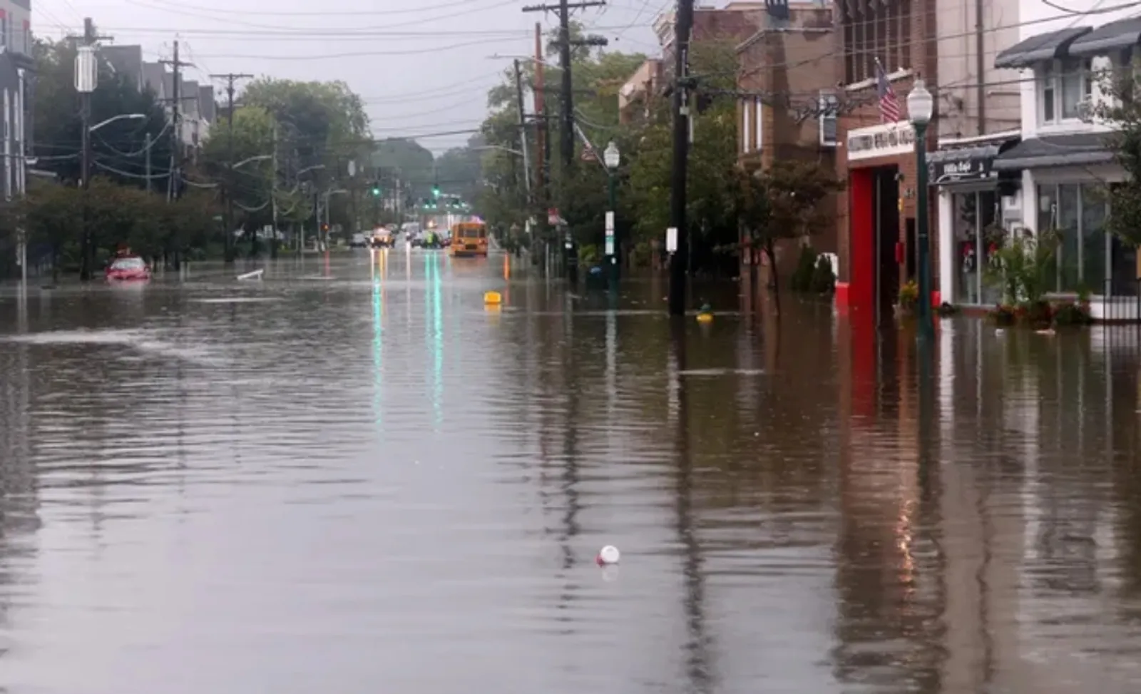 Potret Kota New York Usai Dihantam Banjir, Akses Transportasi Lumpuh