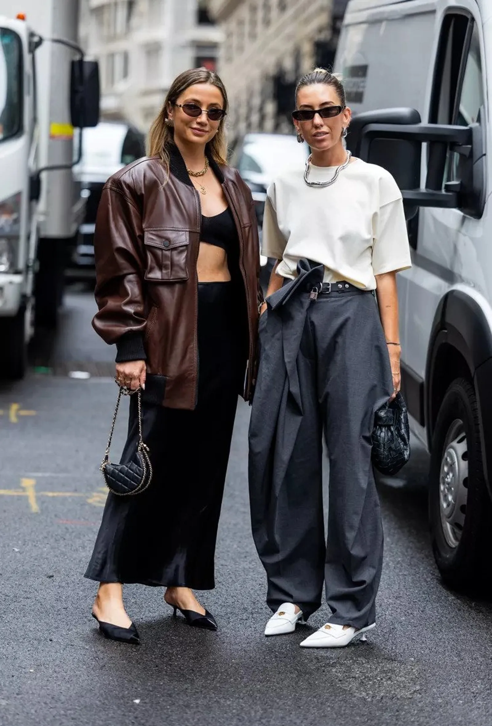 Pilihan Model Sepatu yang Cocok untuk Wide-Leg Pants