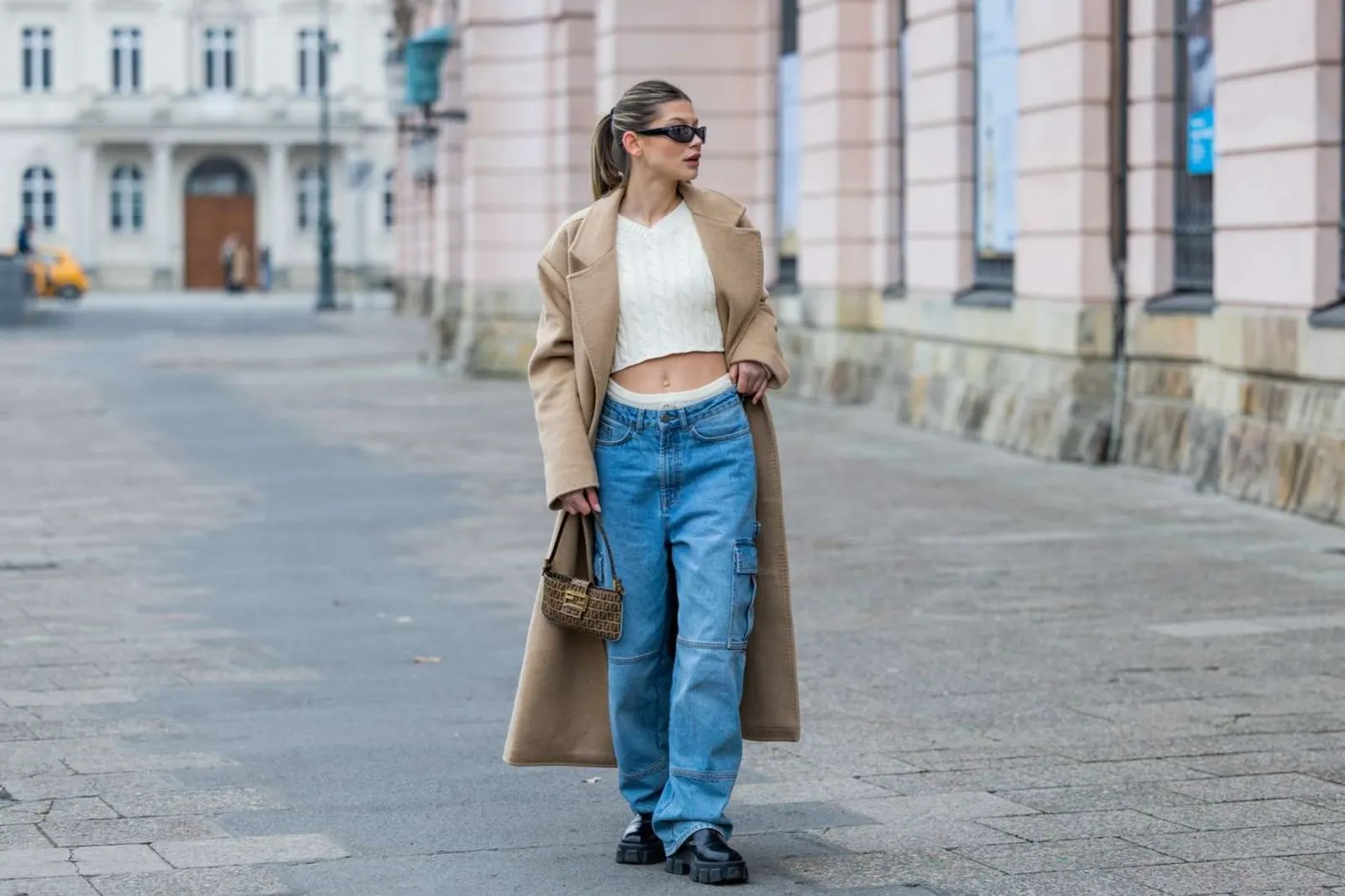 Pilihan Model Sepatu yang Cocok untuk Wide-Leg Pants