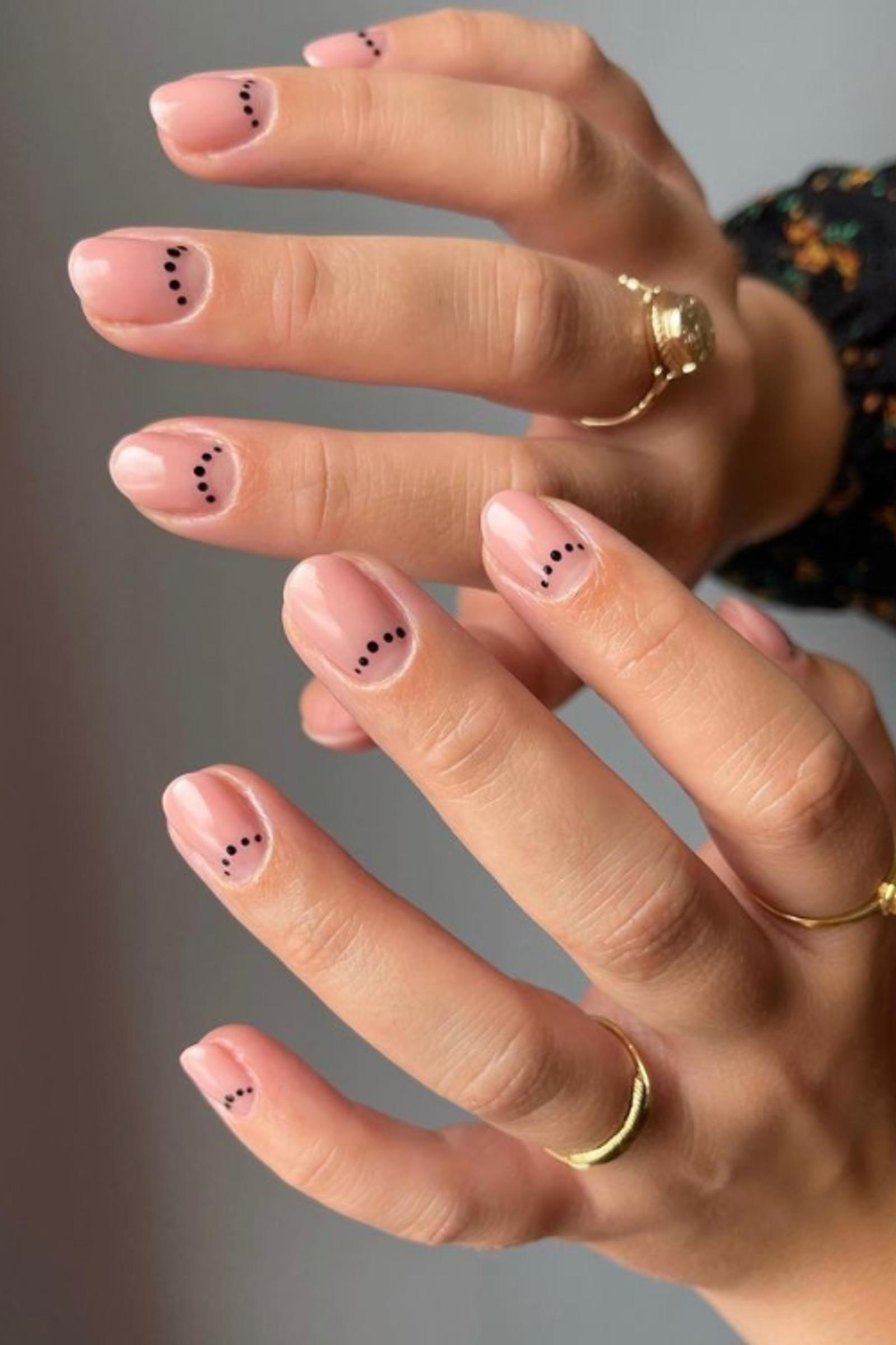 Inspirasi Dots Nail Art yang Bikin Tampilan Kuku Jadi Semakin Menarik