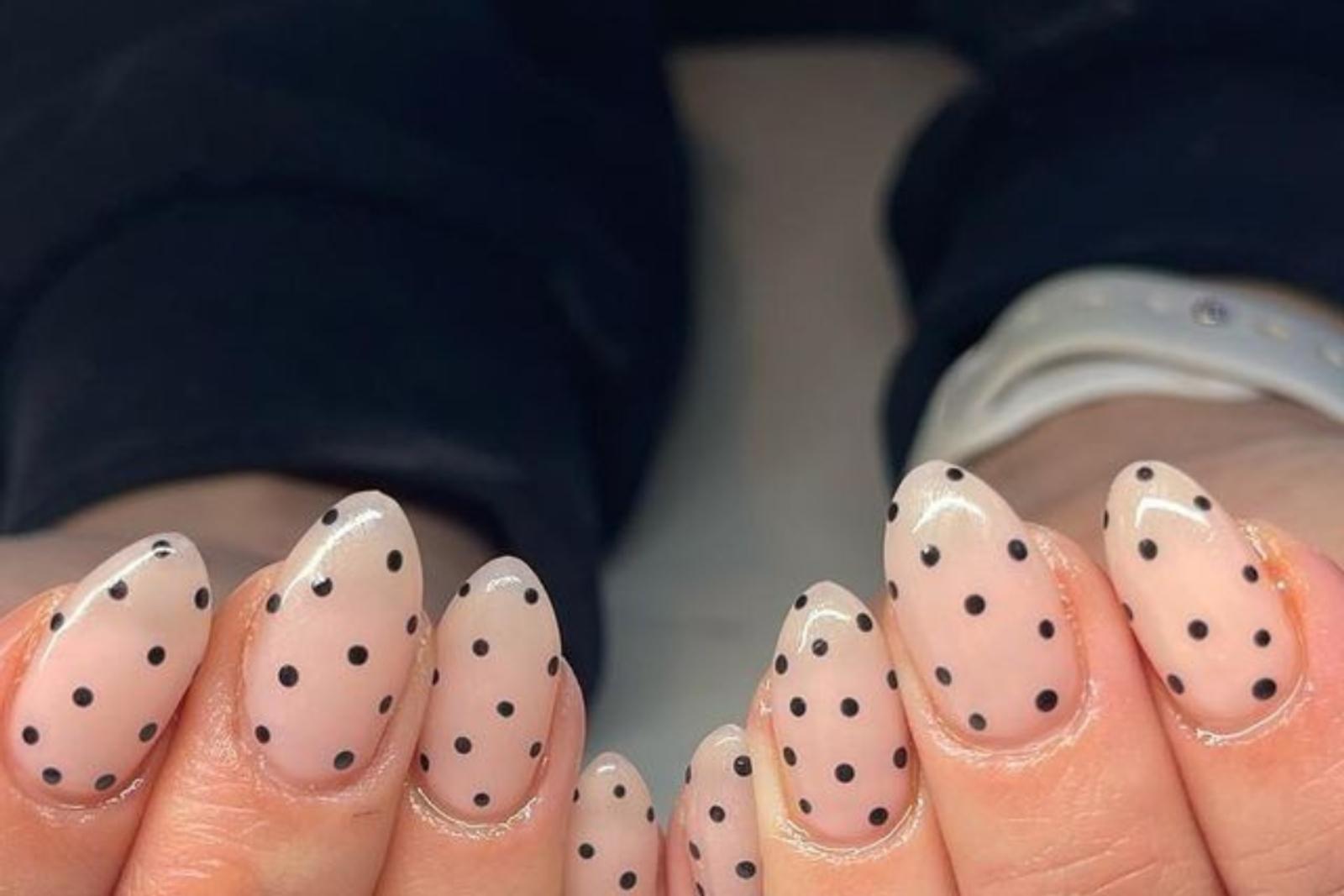 Inspirasi Dots Nail Art yang Bikin Tampilan Kuku Jadi Semakin Menarik