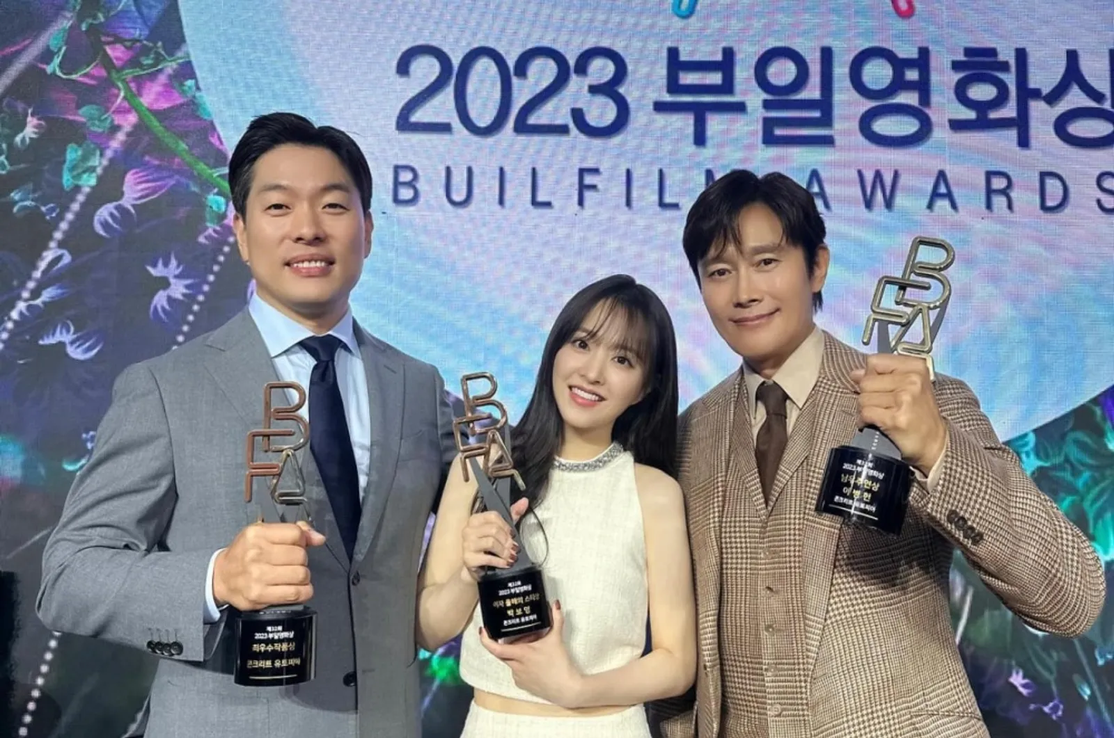 Pemenang Buil Film Awards 2023, Kim Seon Ho Raih 'Best New Actor'