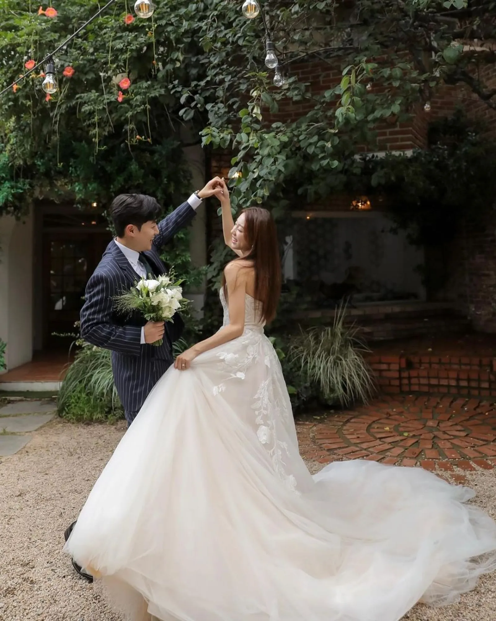 Segera Menikah, Intip 10 Potret Pre-Wedding Lee Suji Eks 'The Ark'