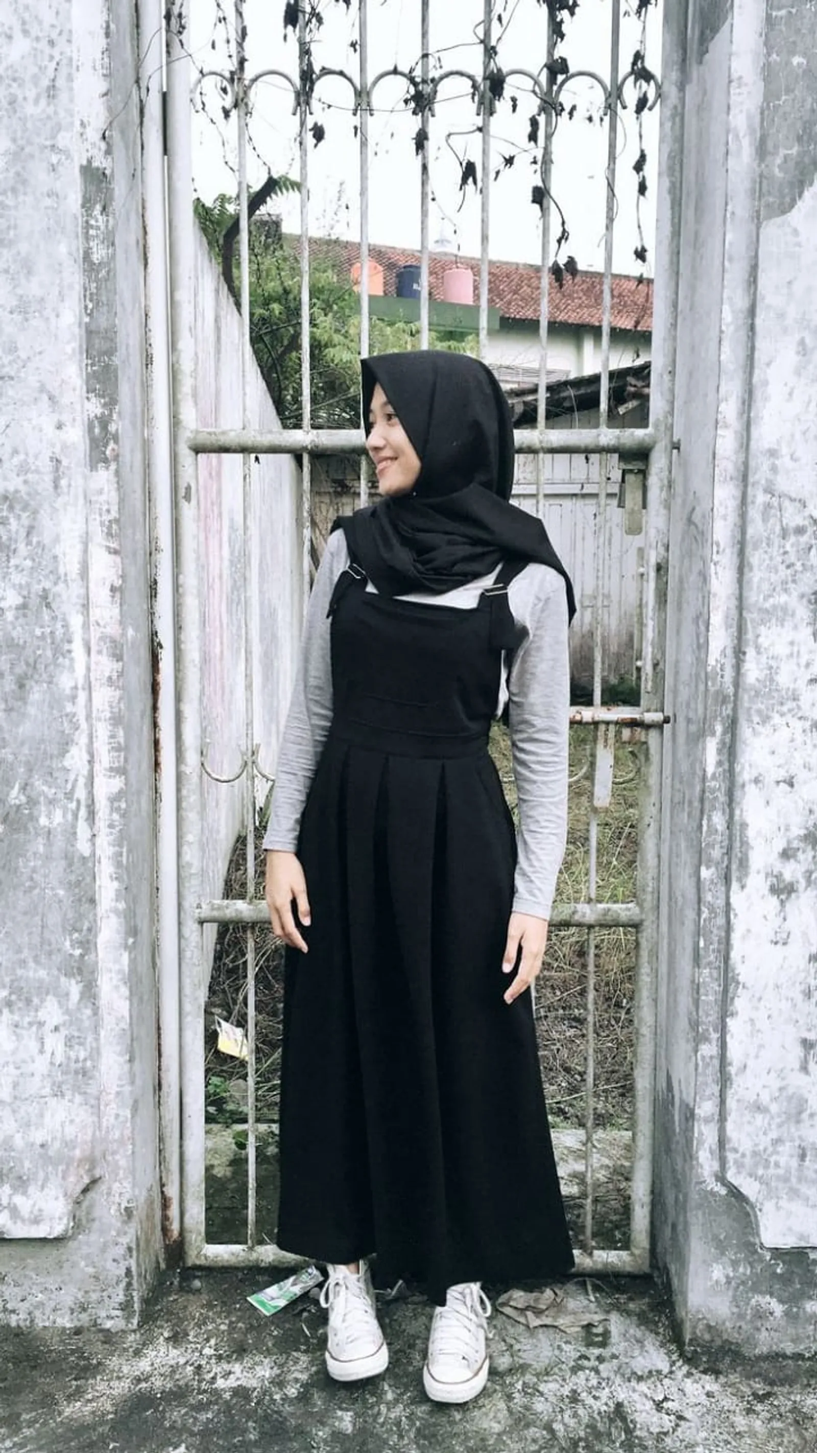 10 OOTD Overall Hijab Rok yang Simple tapi Fashionable