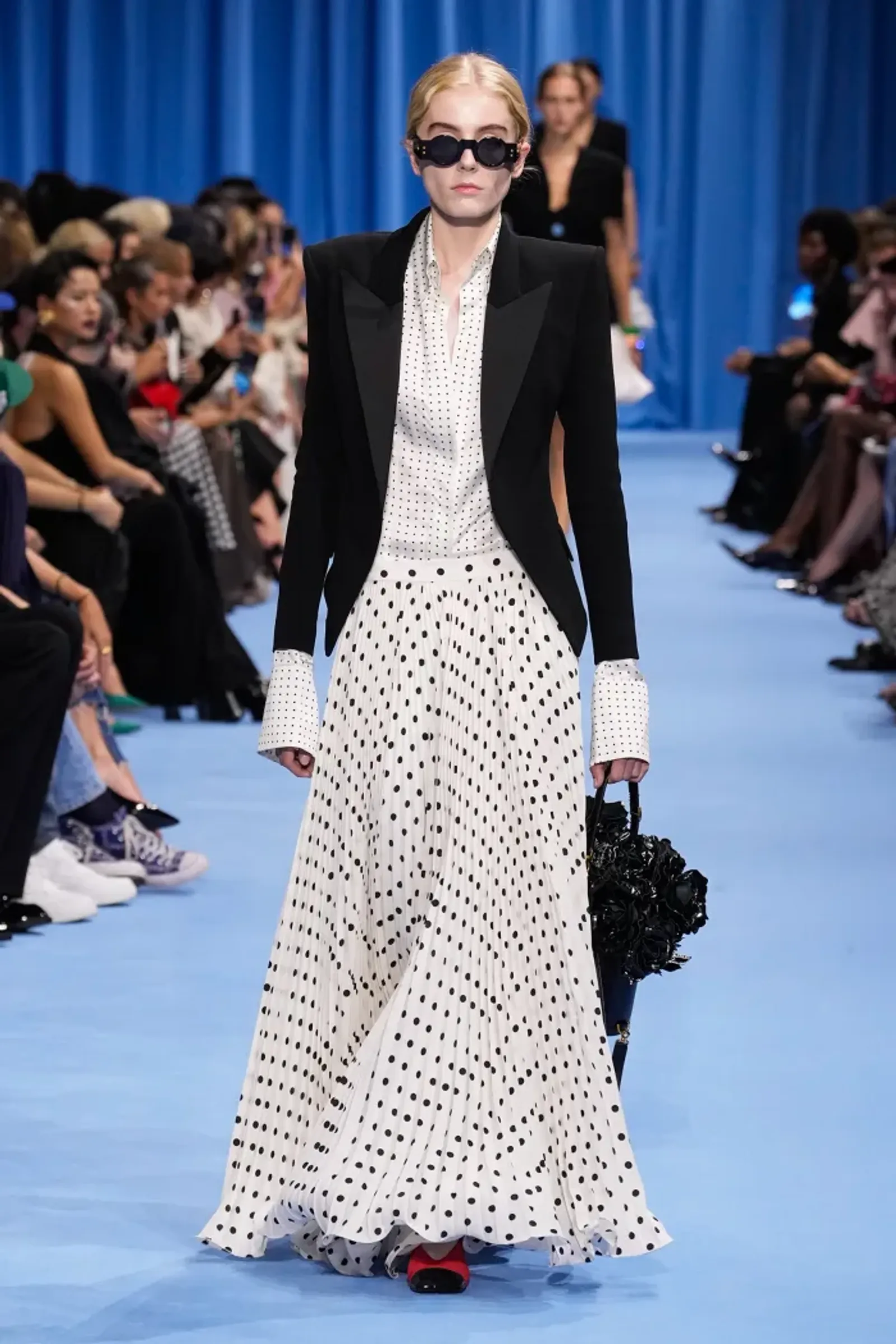 7 Inspirasi OOTD Stylish dari Runway Paris Fashion Week