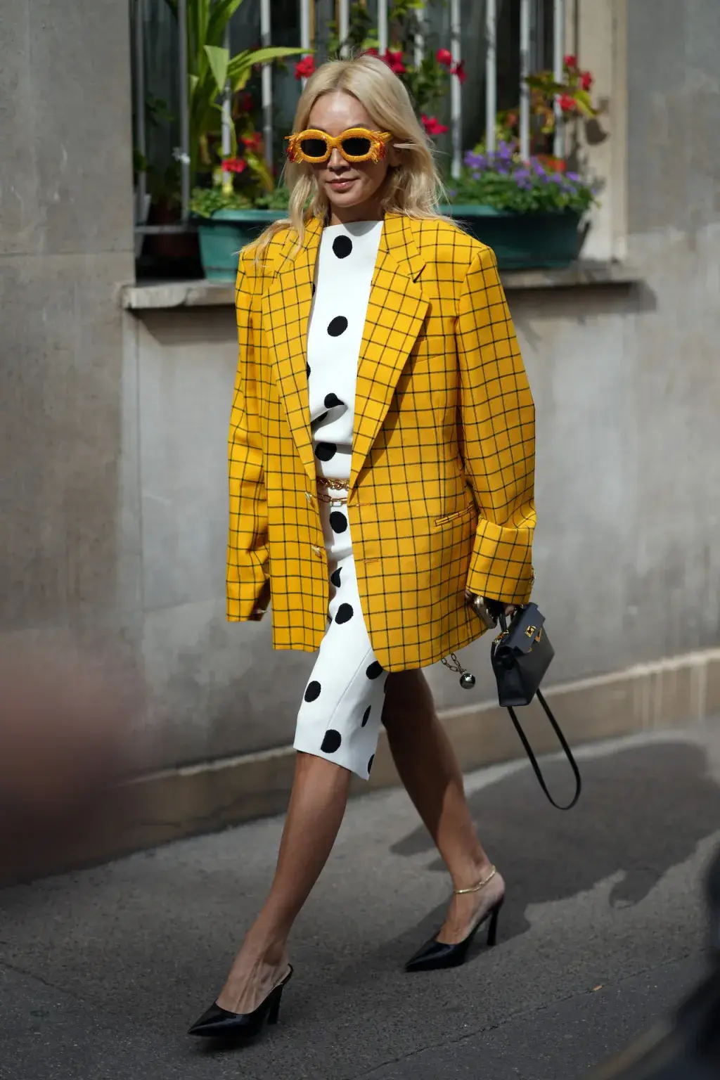 11 Street Style yang Curi Perhatian di Paris Fashion Week