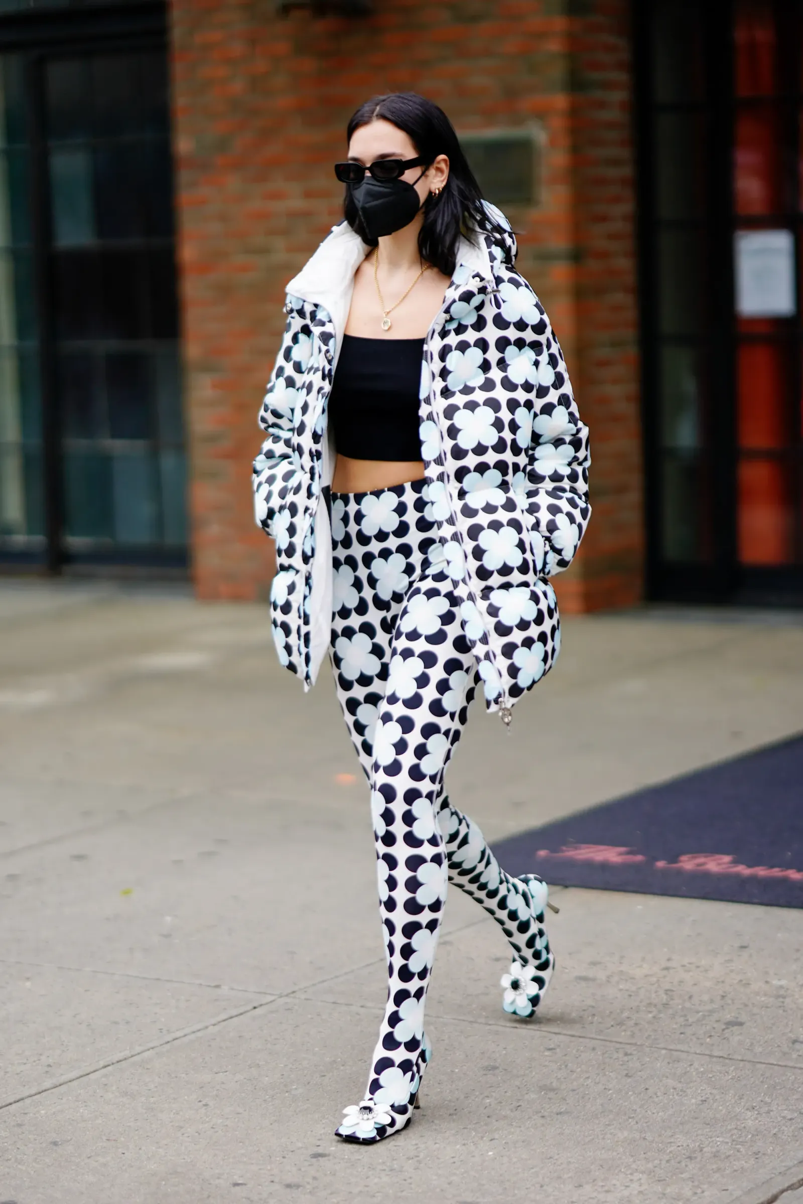 5 Inspirasi Tampil Effortlessly Chic dengan Legging