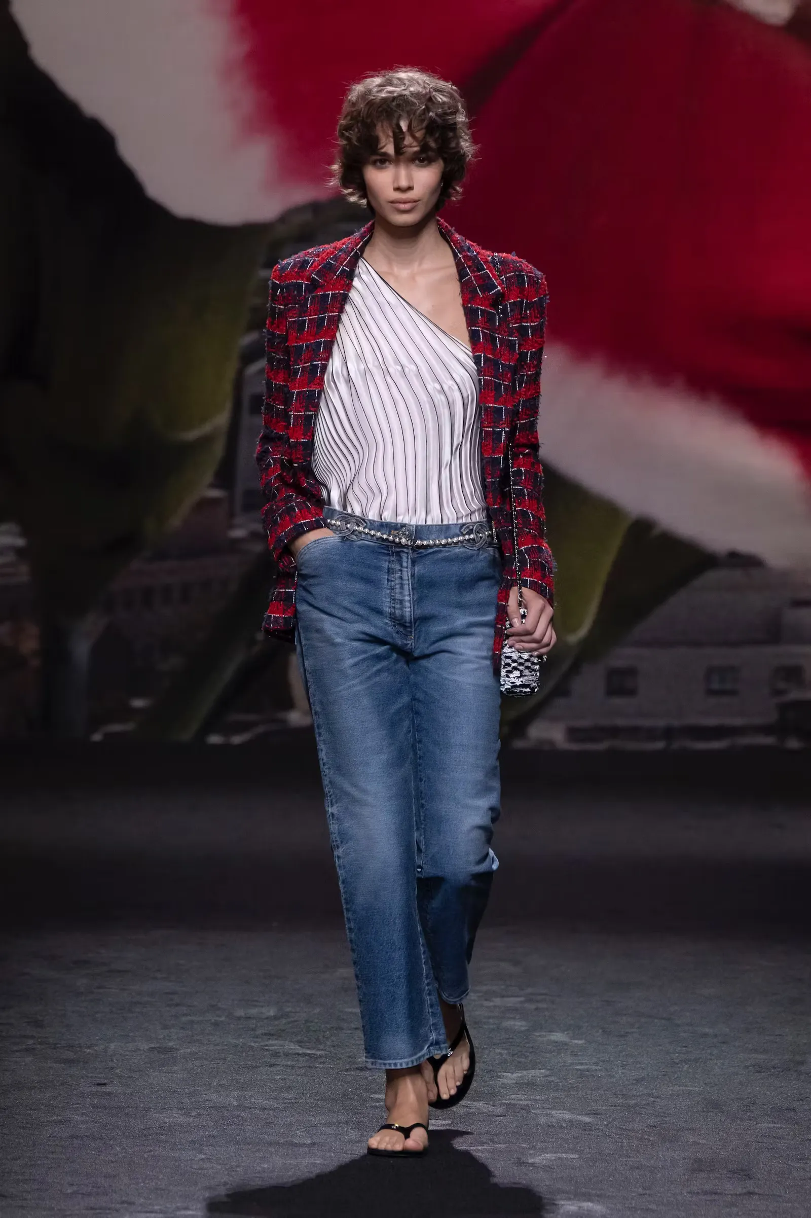 7 Inspirasi OOTD Stylish dari Runway Paris Fashion Week