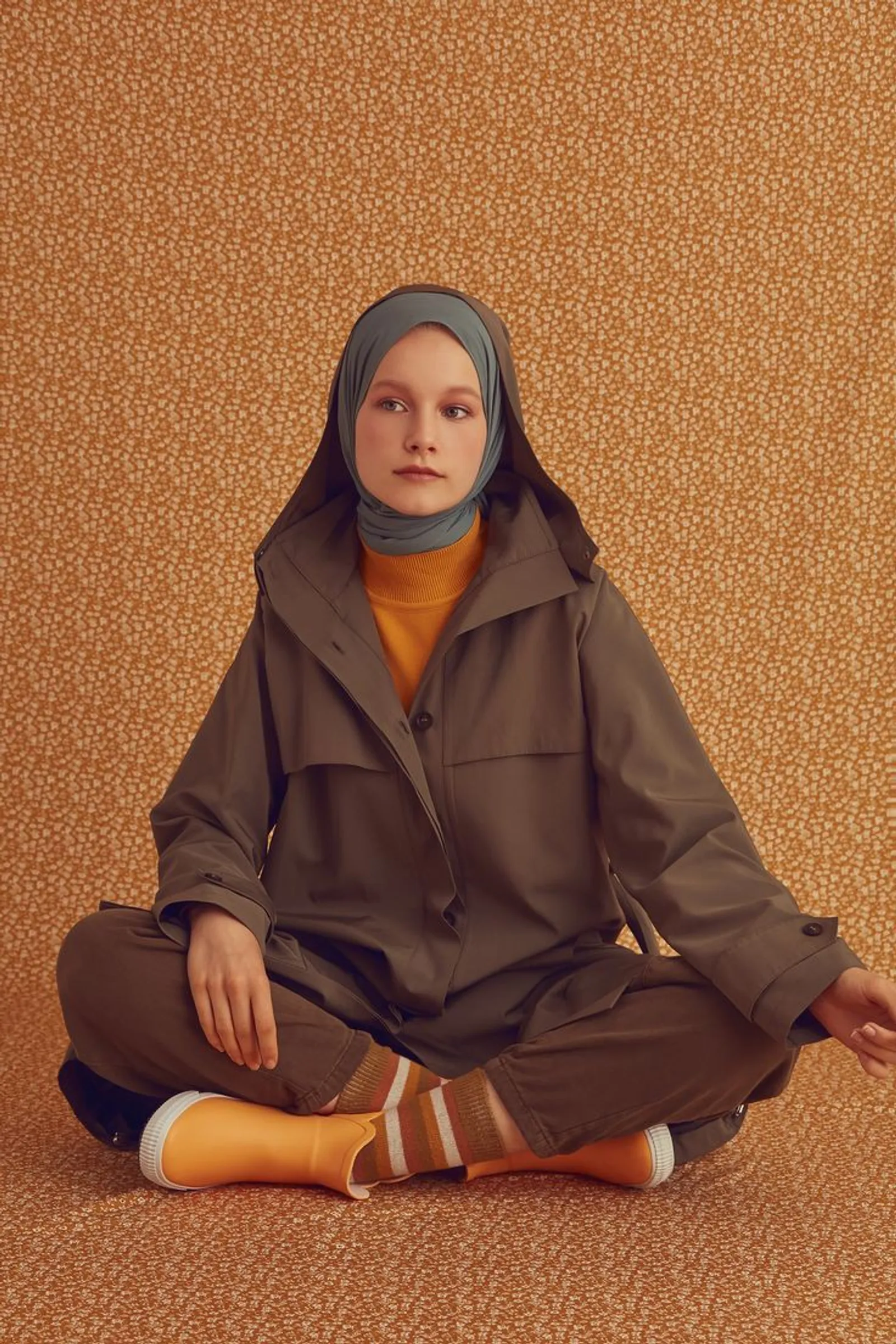Baju Cokelat Tua Cocok dengan Jilbab Warna apa? Simak Idenya