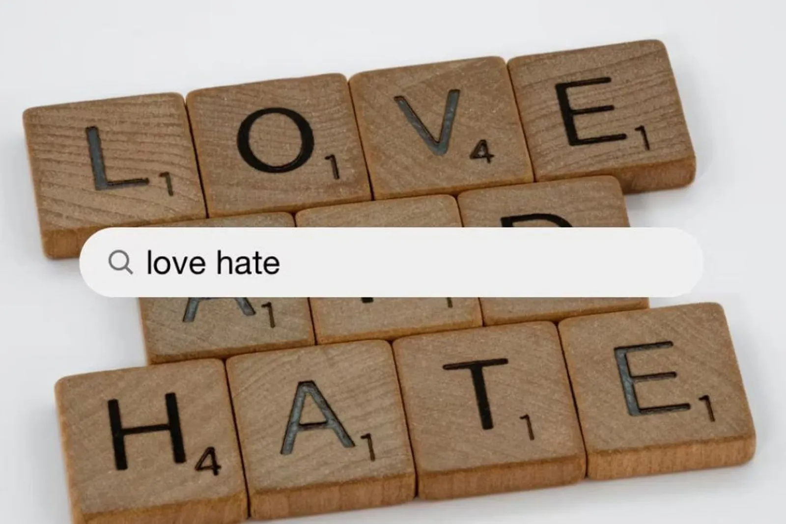 7 Pasang Zodiak yang Punya Love-Hate Relationship