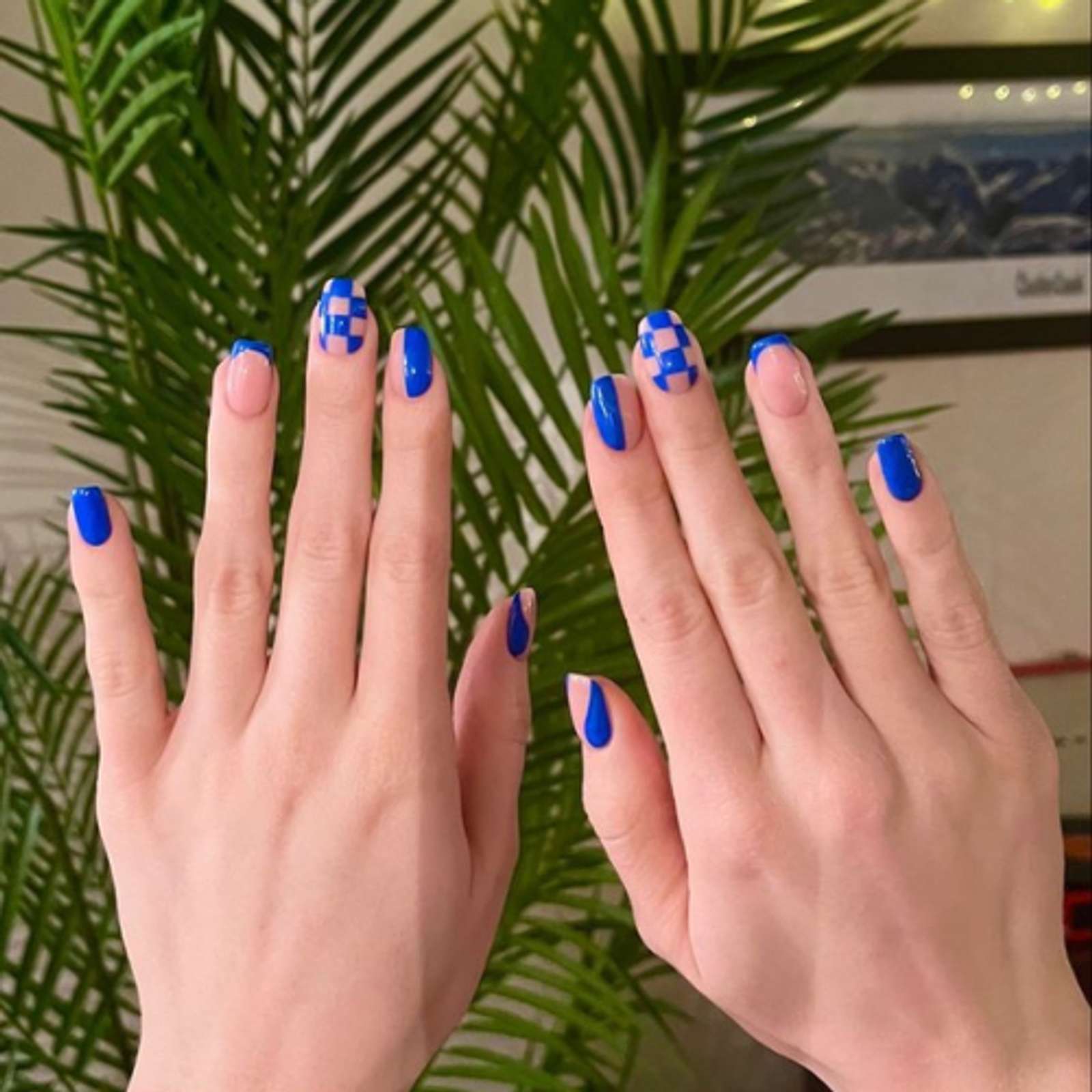 Electric Blue Nail yang Eye Catching Banget! 