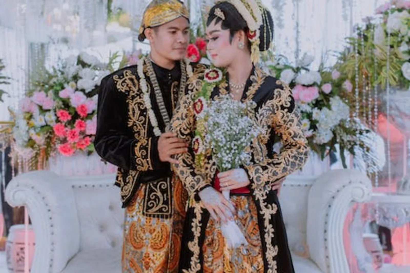 Balangan Gantal: Makna dan Filosofinya dalam Pernikahan Adat Jawa
