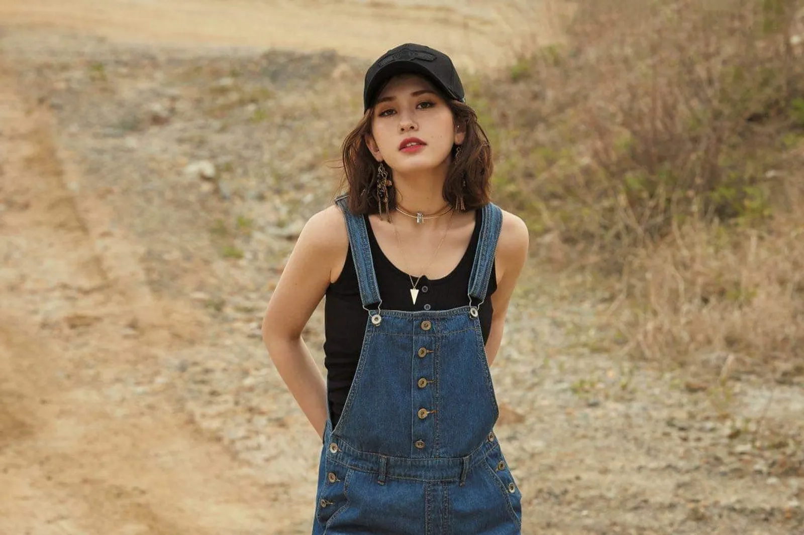 Cara Mix & Match Overall Denim a La K-pop Idol