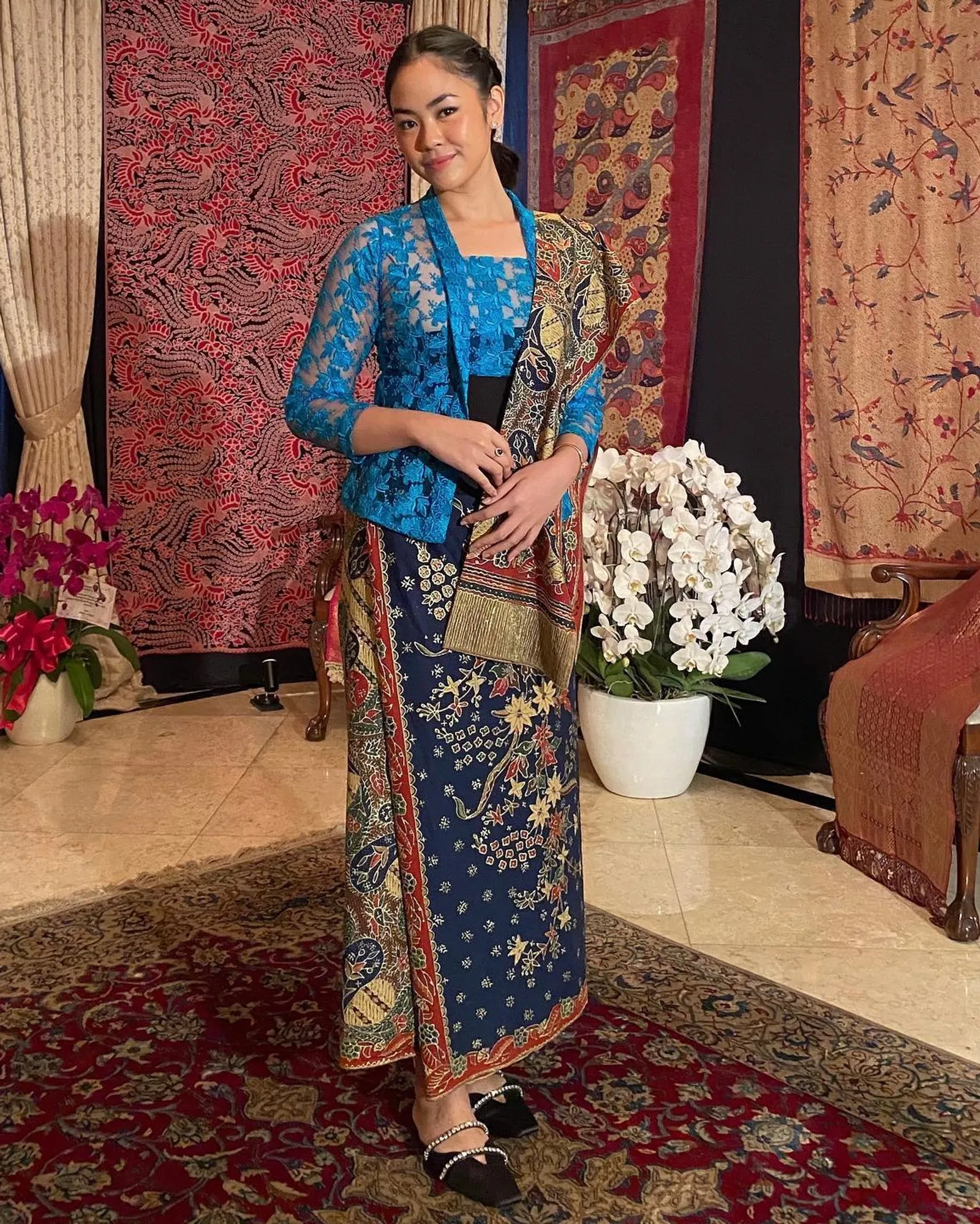 10 Outfit Berkain a la Rania Yamin yang Modis dan Anggun