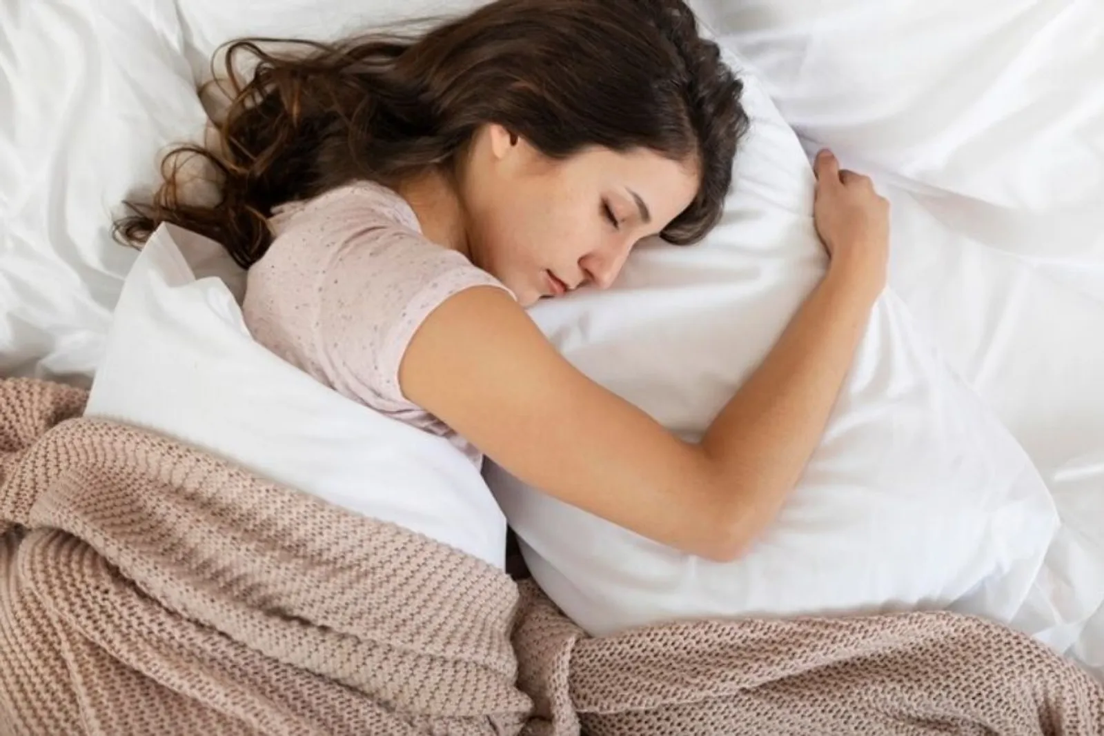 5 Posisi Tidur saat Sakit Pinggang, Istirahat Lebih Nyaman