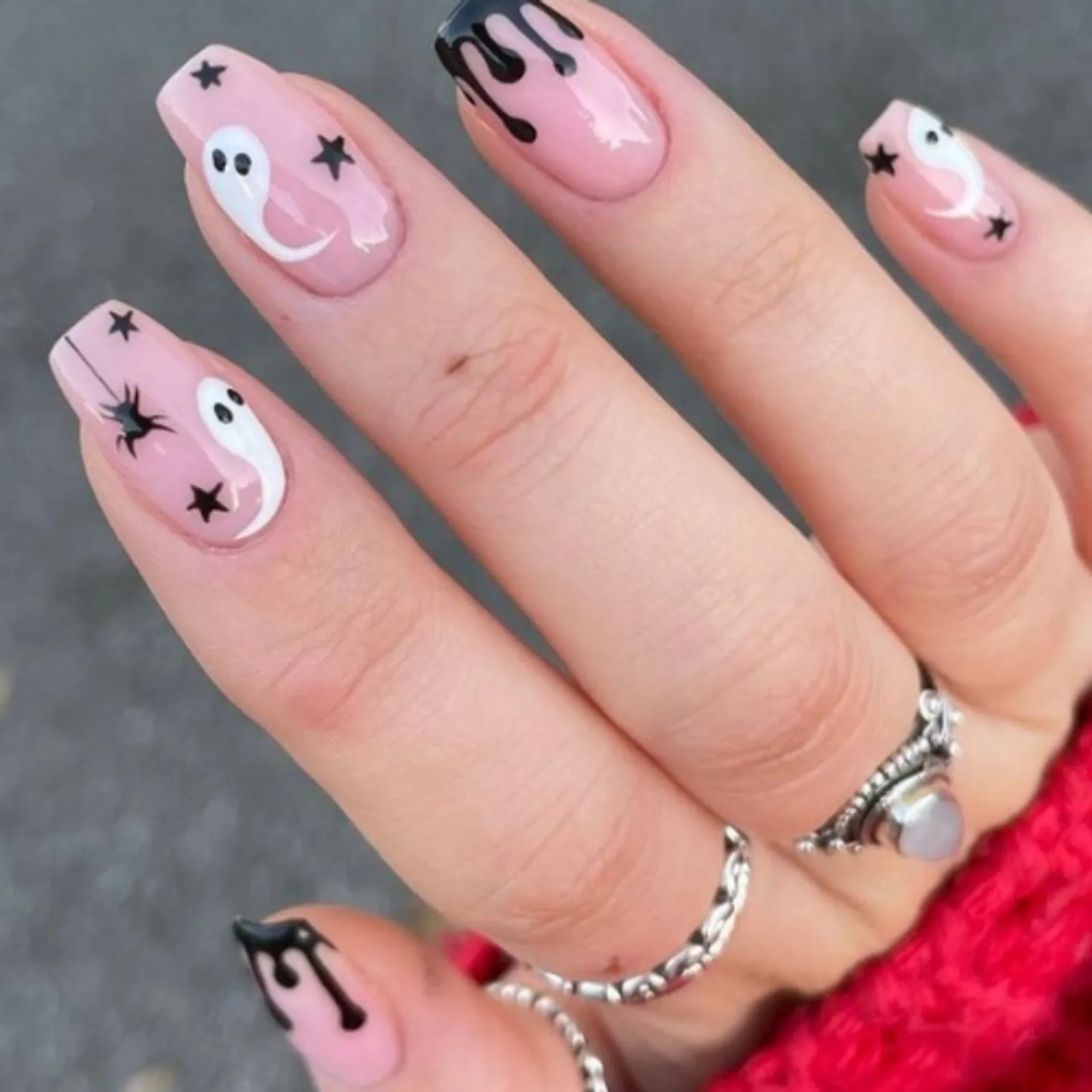 Ghost Nail Art untuk Sambut Halloween 