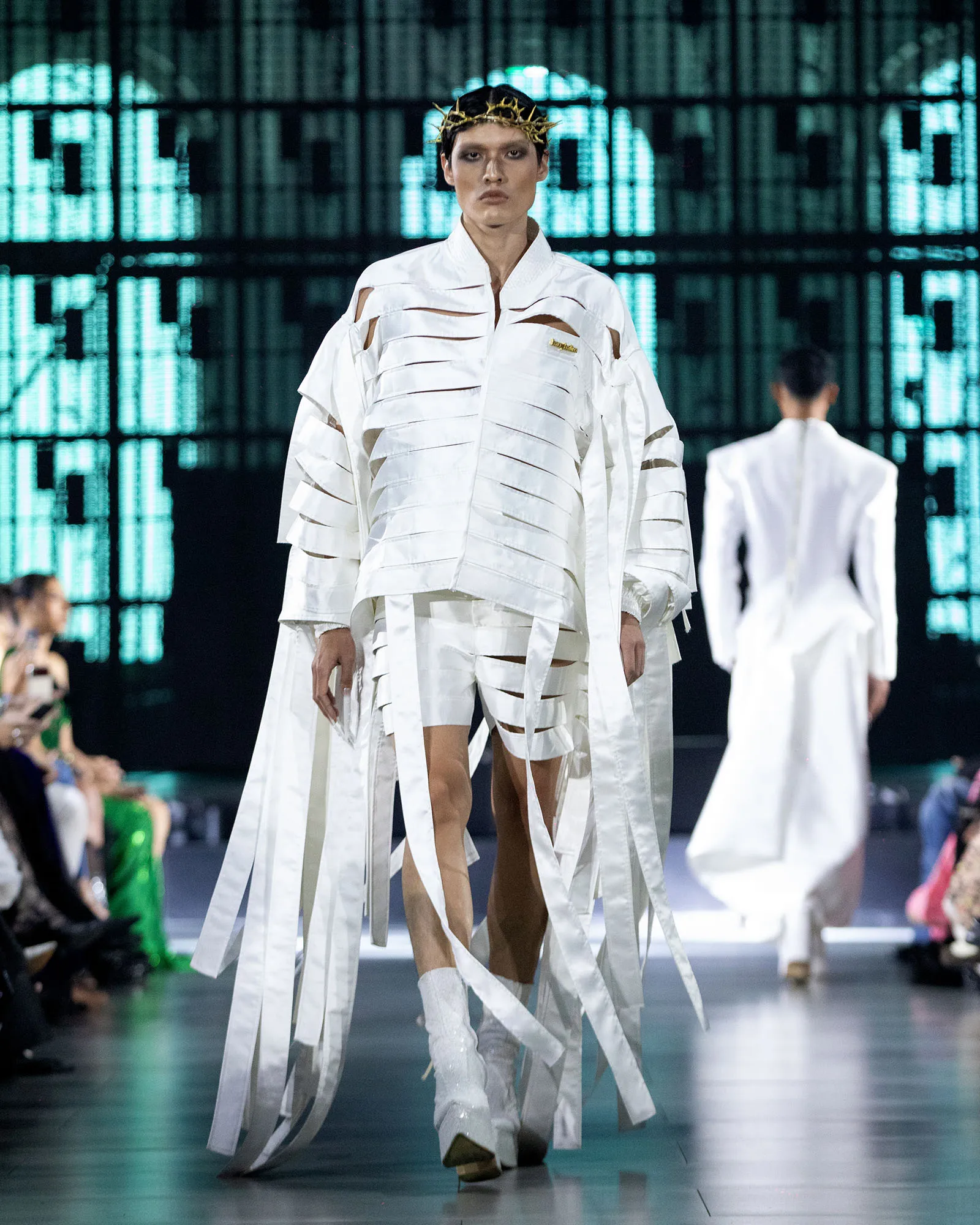 Ada 'Dusta' di Fashion Show Harry Halim Spring/Summer 2024