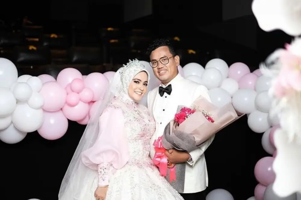 Rayakan Anniversary, 8 Pasangan Artis Ini Pilih Jadi Pengantin Lagi