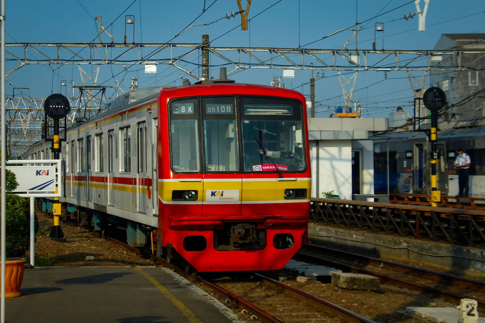 5 Etika Saat di Transportasi Umum Agar Nyaman Ketika Bepergian