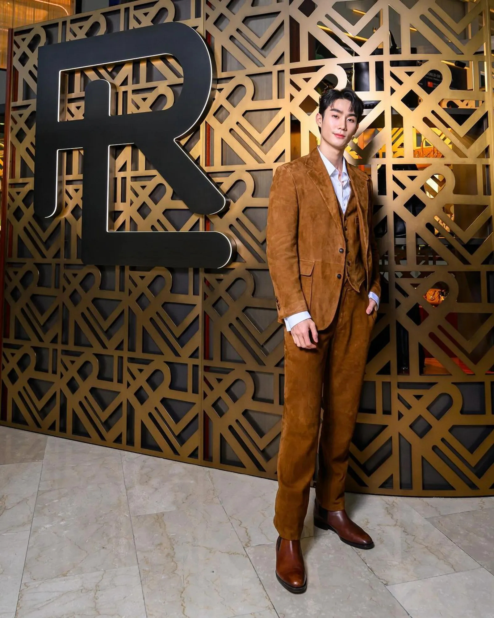 Gaya Seleb Hadiri Grand Launching Ralph Lauren di MBS Singapore