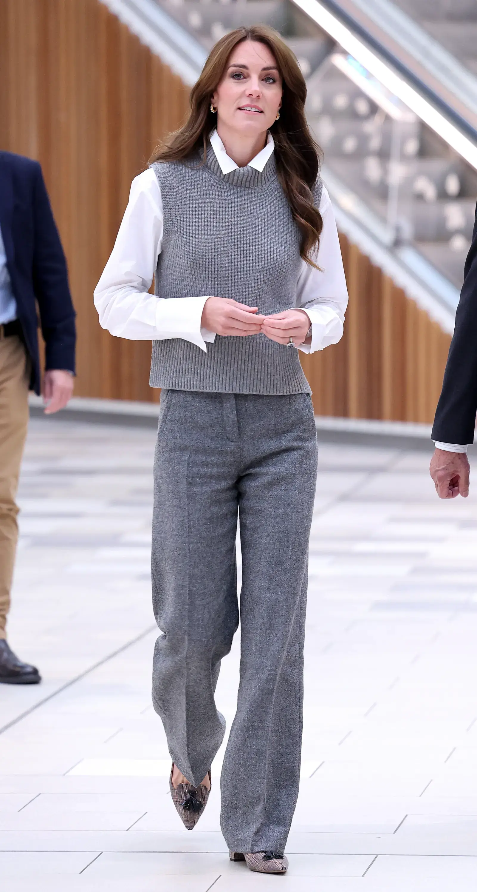 5 Gaya Elegan Kate Middleton Pakai Outfit a La ‘Business Core'