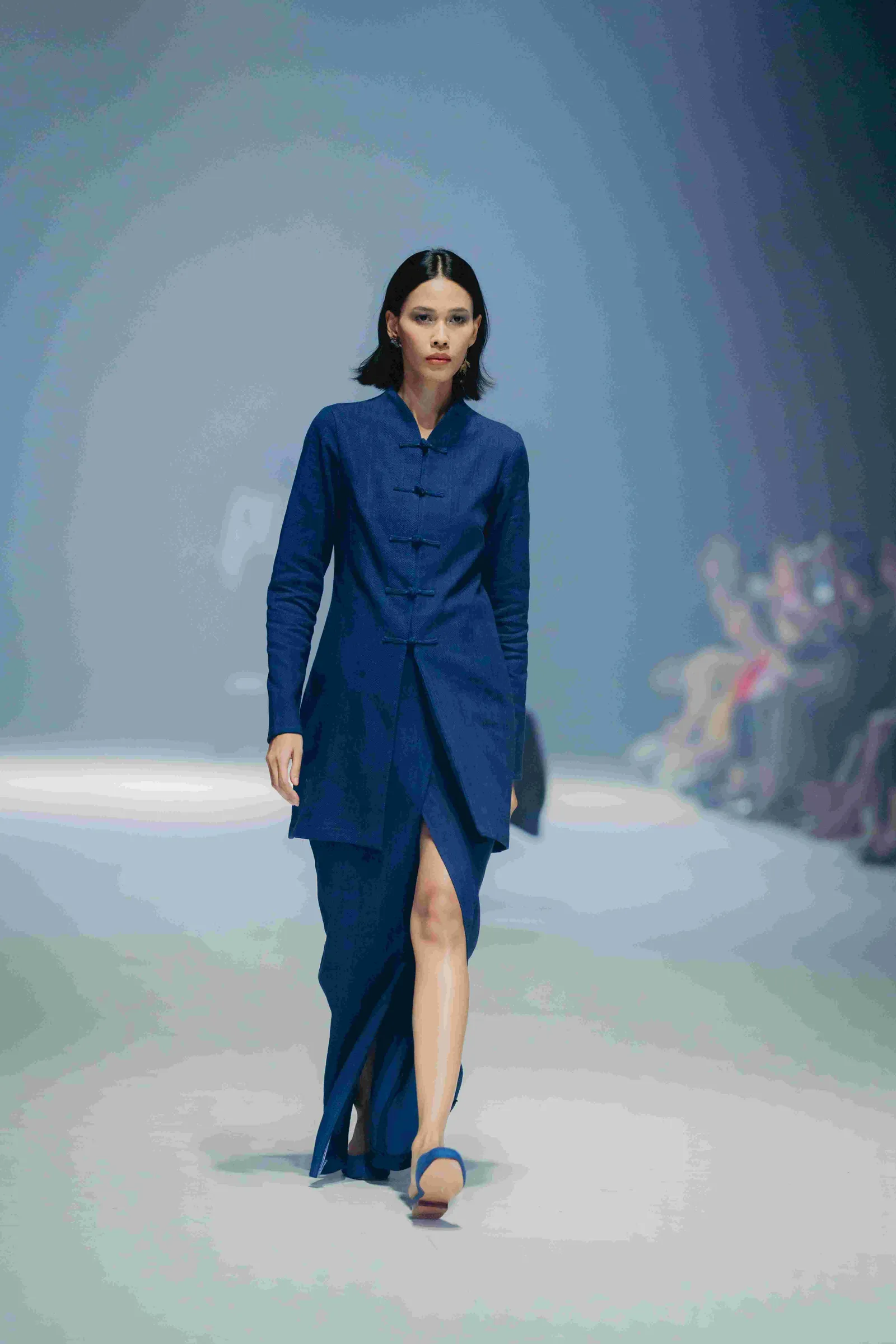 Sejauh Mata Memandang Pamerkan Koleksi Terbaru Serba Denim di JFW 2024