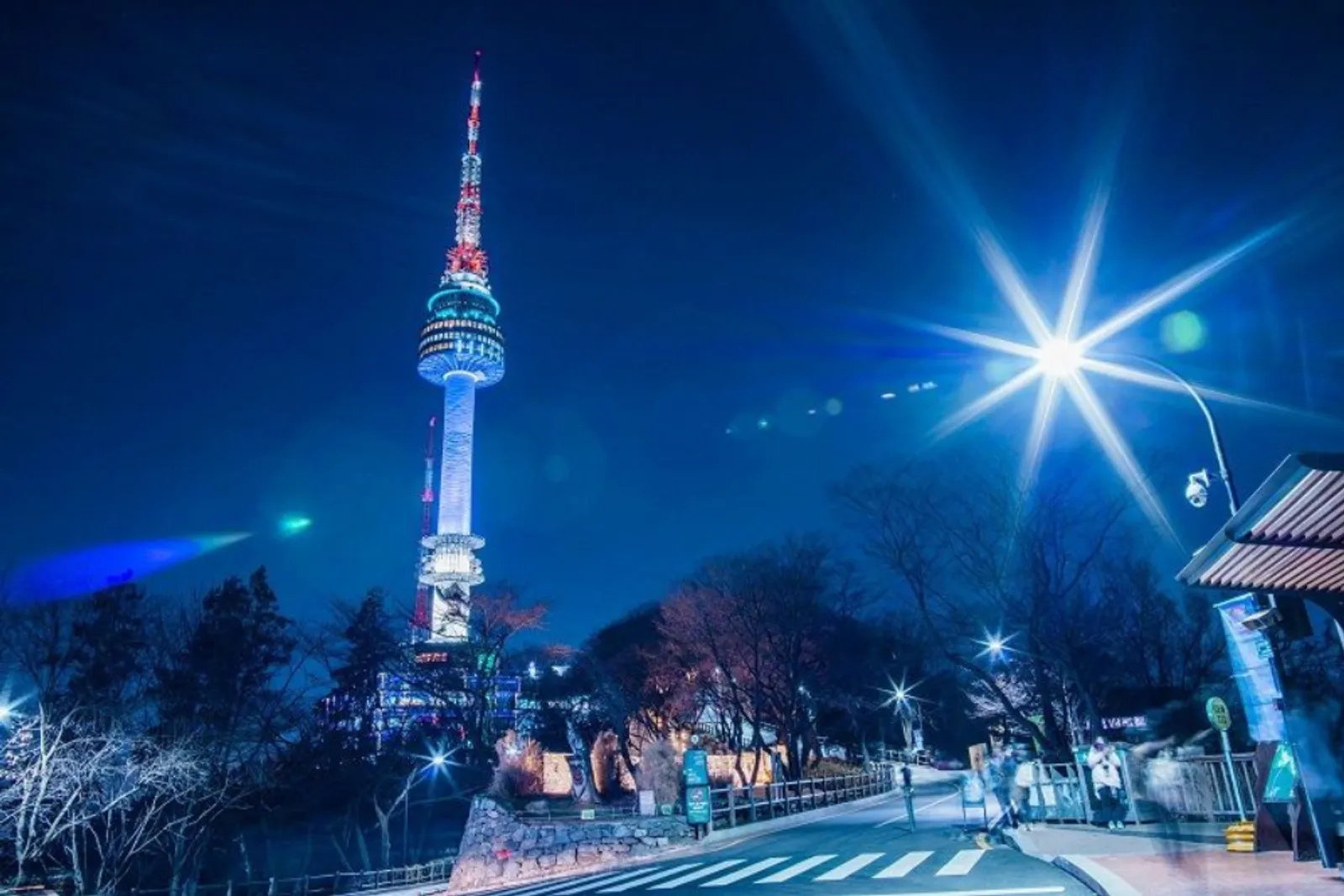 Menyaksikan Keindahan Seoul dari Namsan Tower: Destinasi Wisata Ikonik