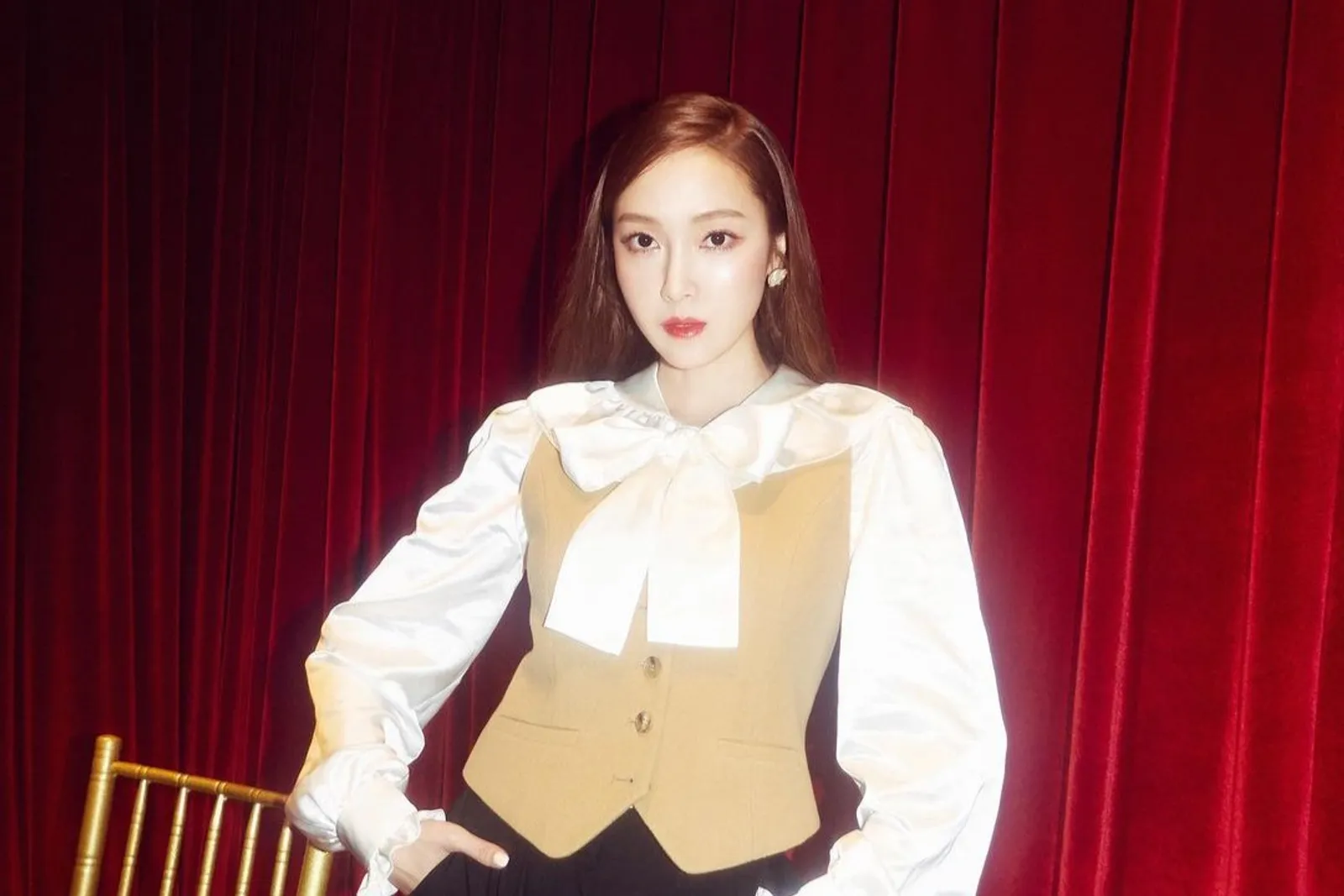 Inspirasi Gaya Berpakaian 'Old Money' a La Jessica Jung