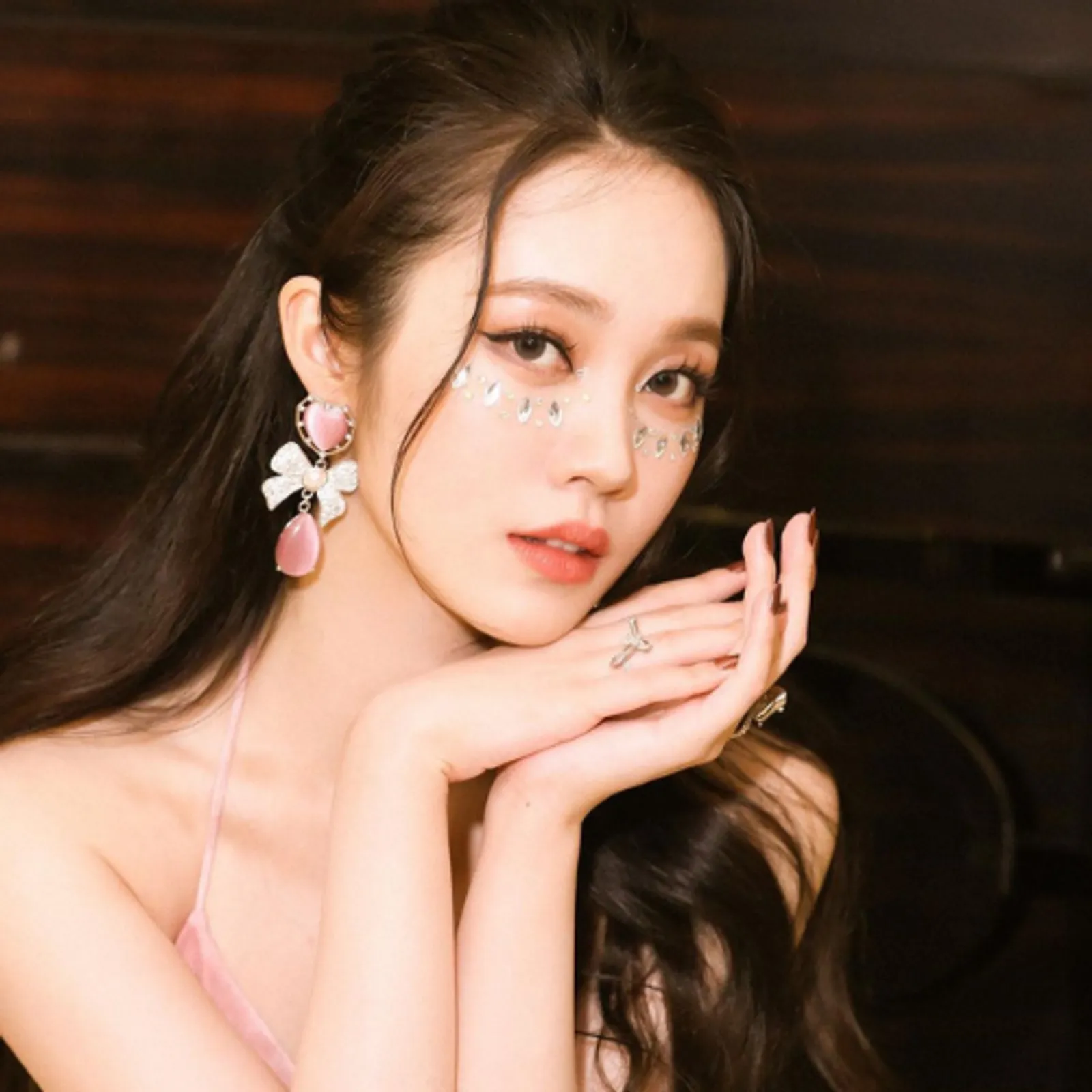 Gems Makeup a la Fu Yaning, Bikin Wajah Glowing