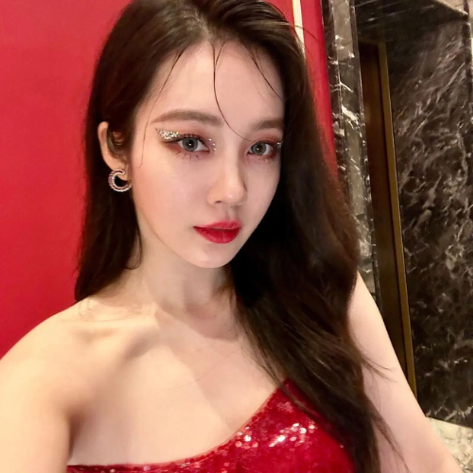 Gems Makeup a la Fu Yaning, Bikin Wajah Glowing