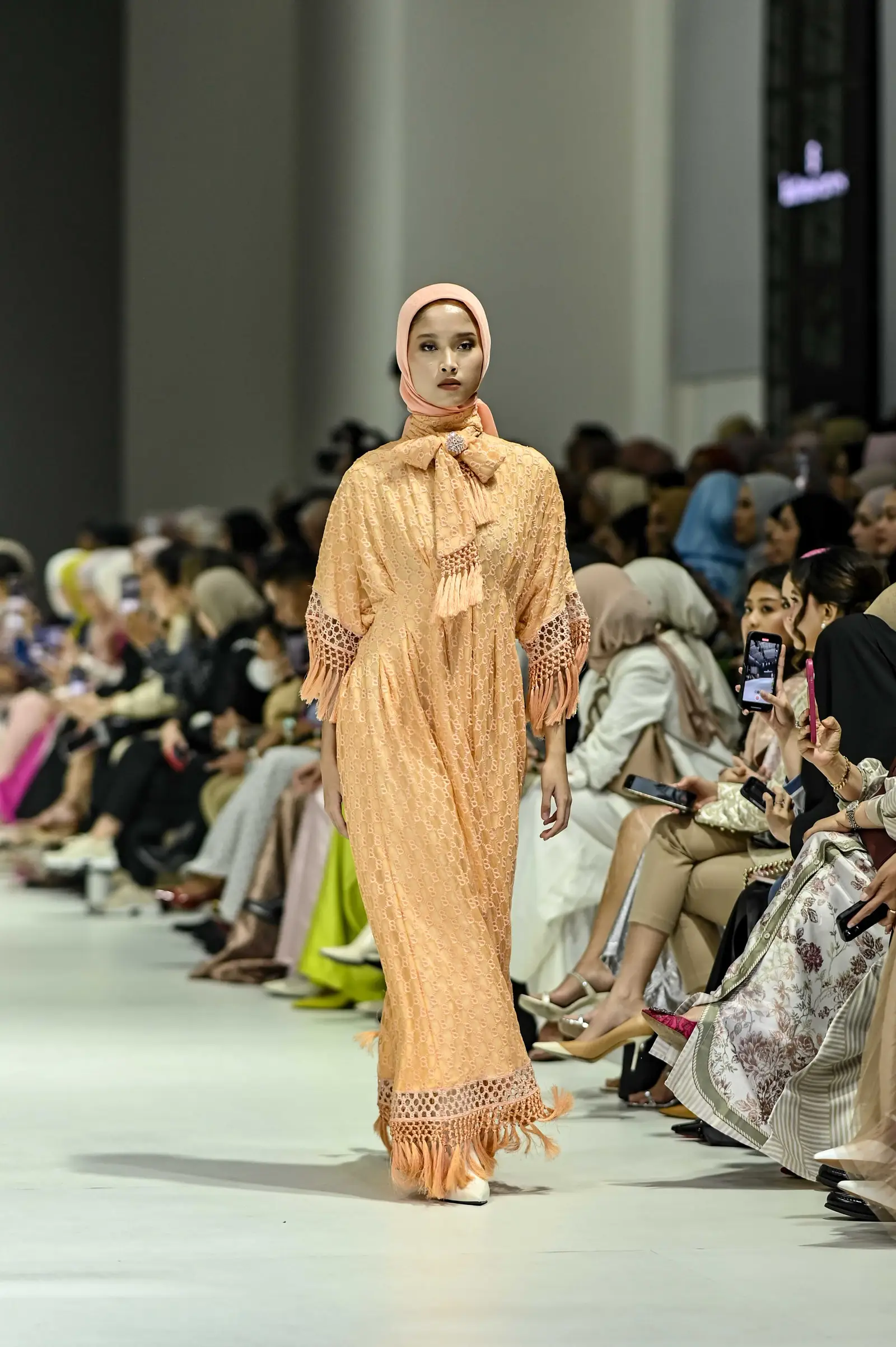 5 Hal Menarik dari Koleksi Buttonscarves di Jakarta Fashion Week 2024