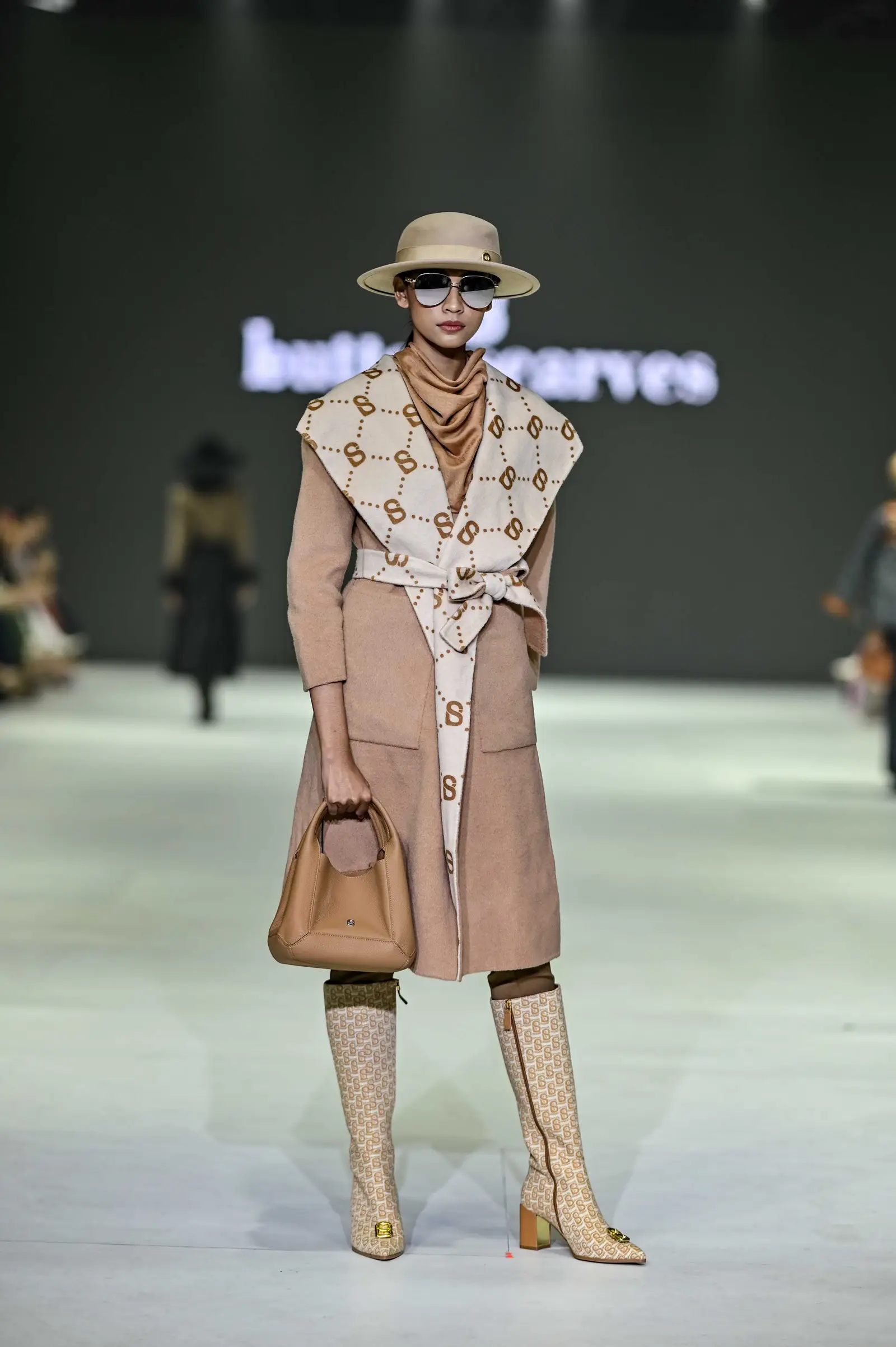 5 Hal Menarik dari Koleksi Buttonscarves di Jakarta Fashion Week 2024