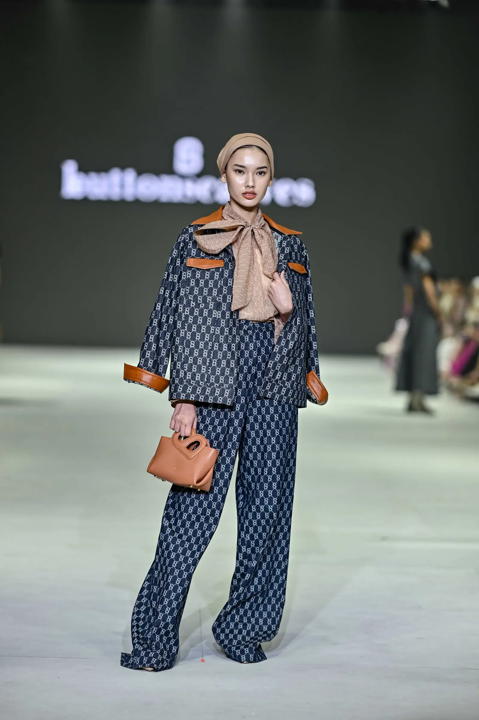 5 Hal Menarik dari Koleksi Buttonscarves di Jakarta Fashion Week 2024