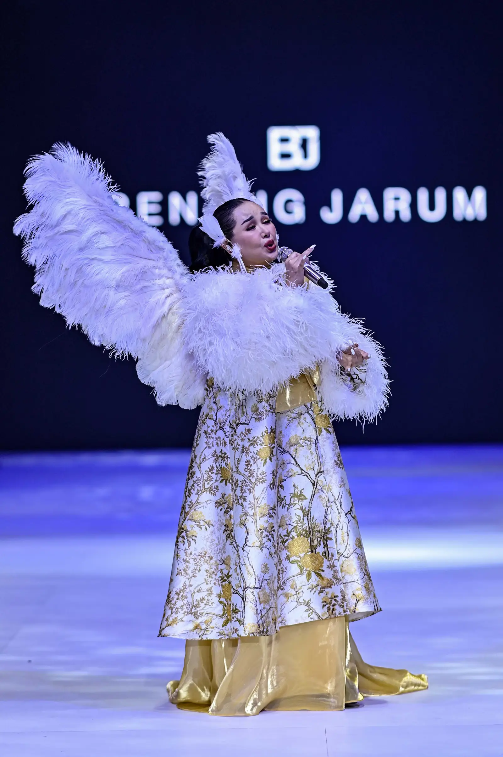 5 Hal Menarik dari Koleksi Buttonscarves di Jakarta Fashion Week 2024