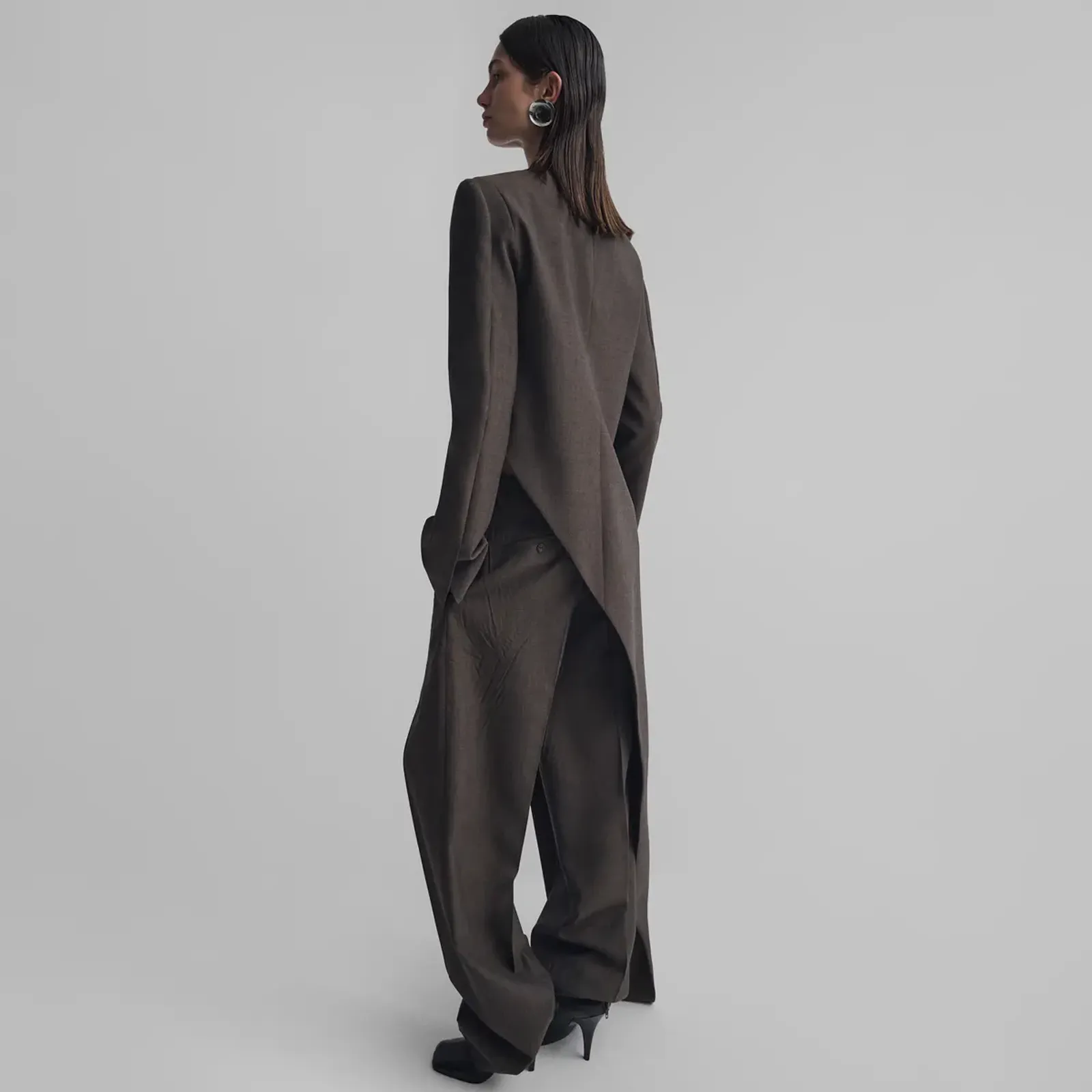 Phoebe Philo Resmi Merilis Koleksi Debut untuk Label Pribadinya