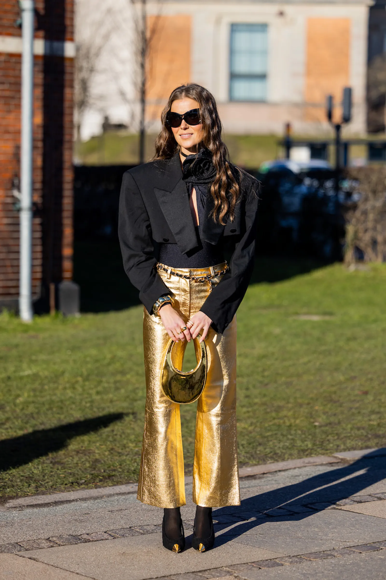 Inspirasi OOTD Pakai Metallic Pants yang Trendi