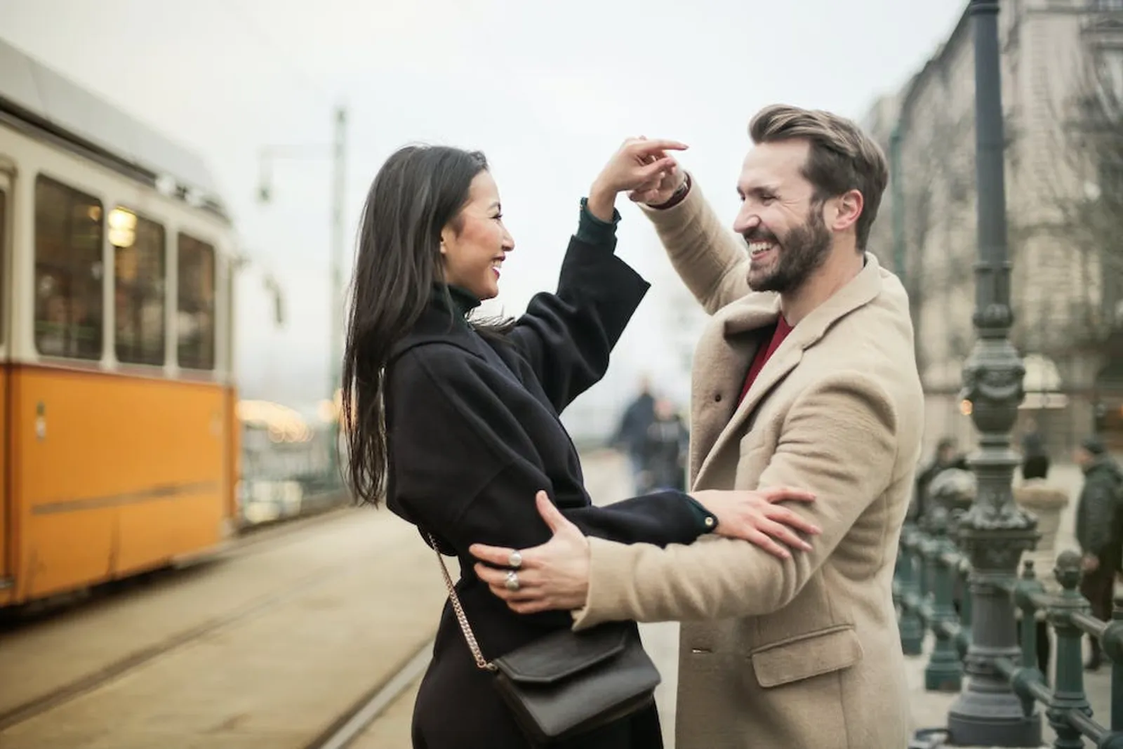 6 Cara Membantu Pasangan agar Merasa Aman dalam Hubungan